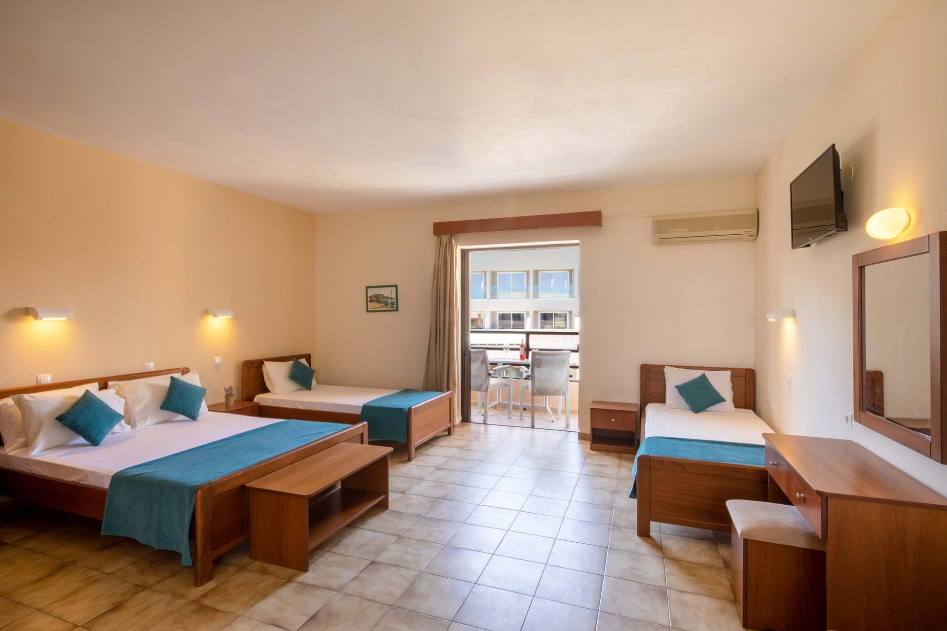 room-types-ROSSISBHTL-STFAM-0.jpg
