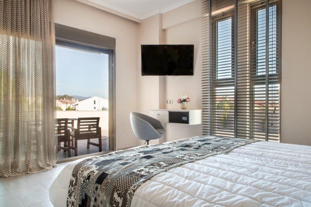 room-types-ROYALTYLOF-STDSUI-0.jpg