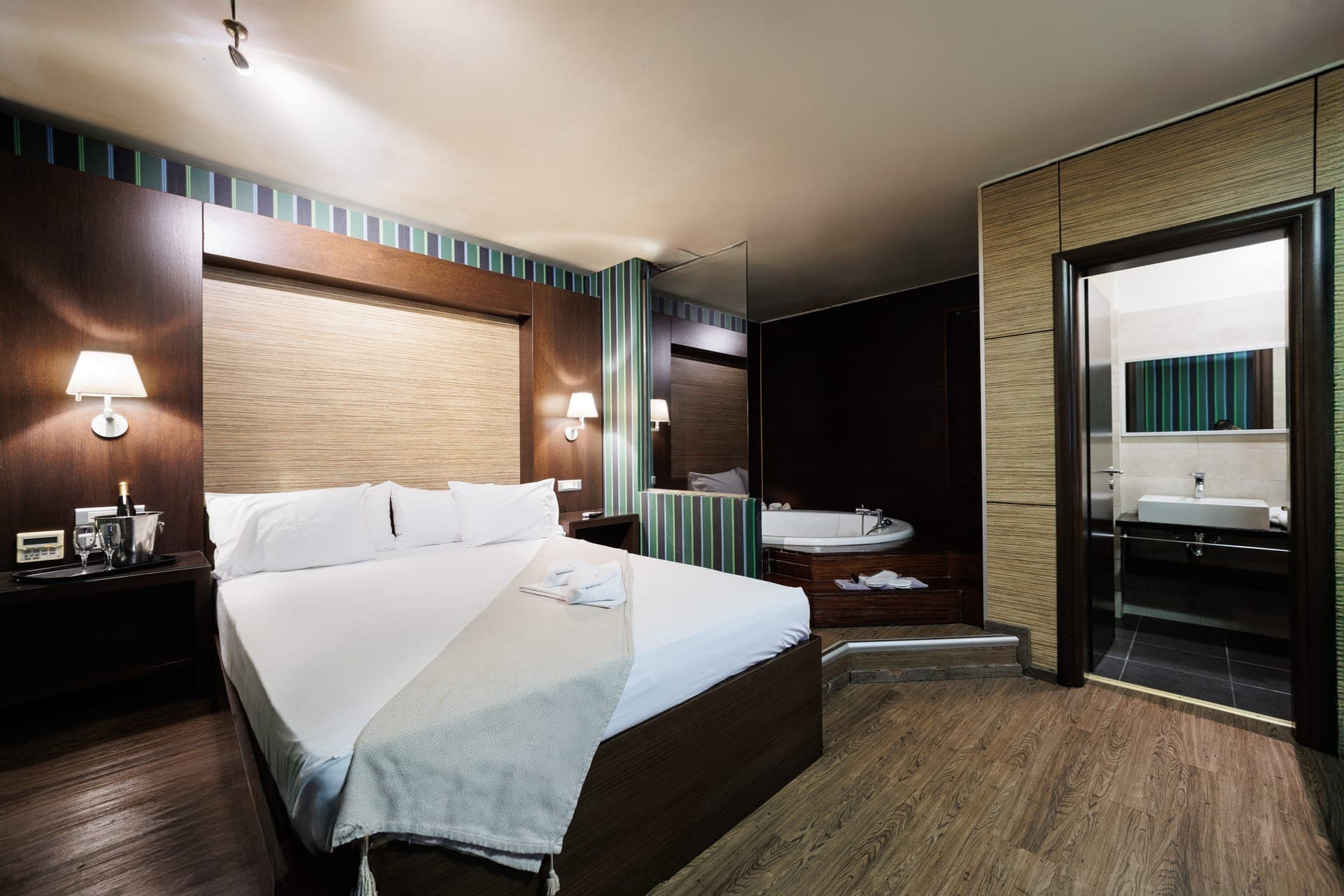 room-types-RUBYROOMSK-SUITE-0.jpg