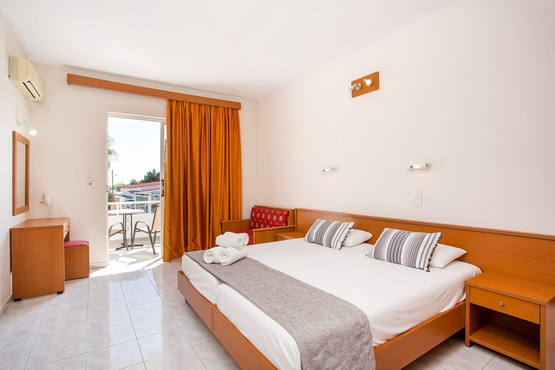 room-types-SAMSFALIR-DBL-0.jpg