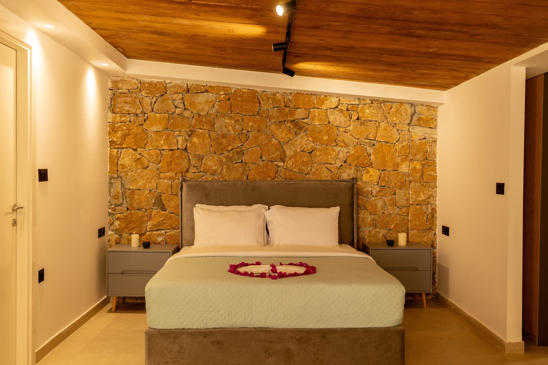 room-types-SANIMAR-DLX-0.jpg