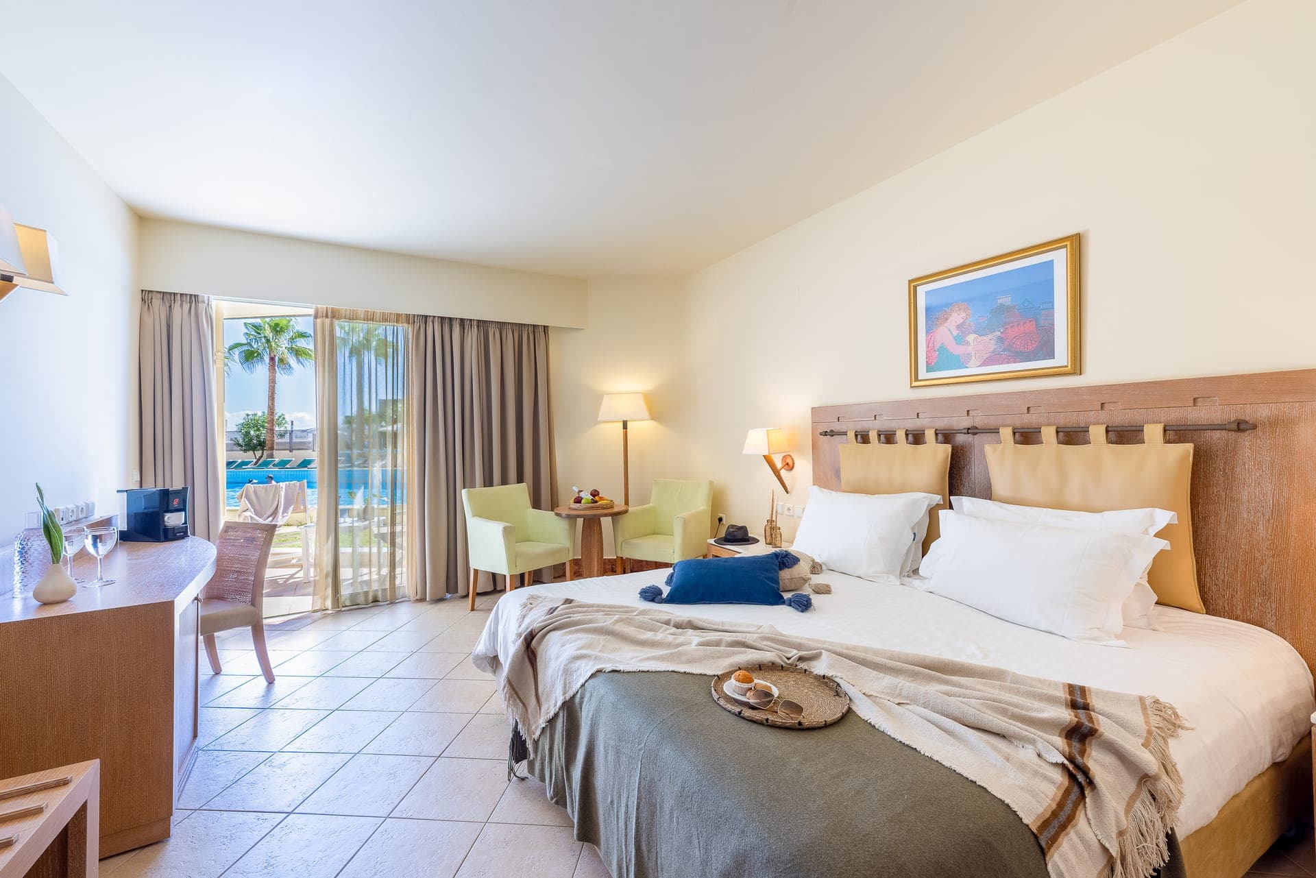 Double Room Pool View - Interior
