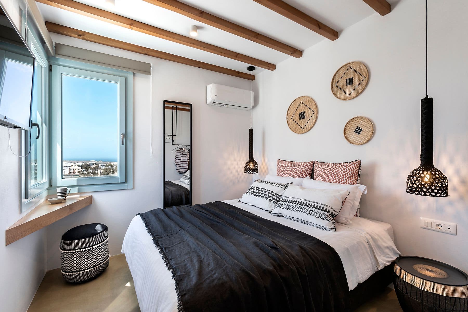 room-types-SANTOBLOOM-DELUXE-0.jpg