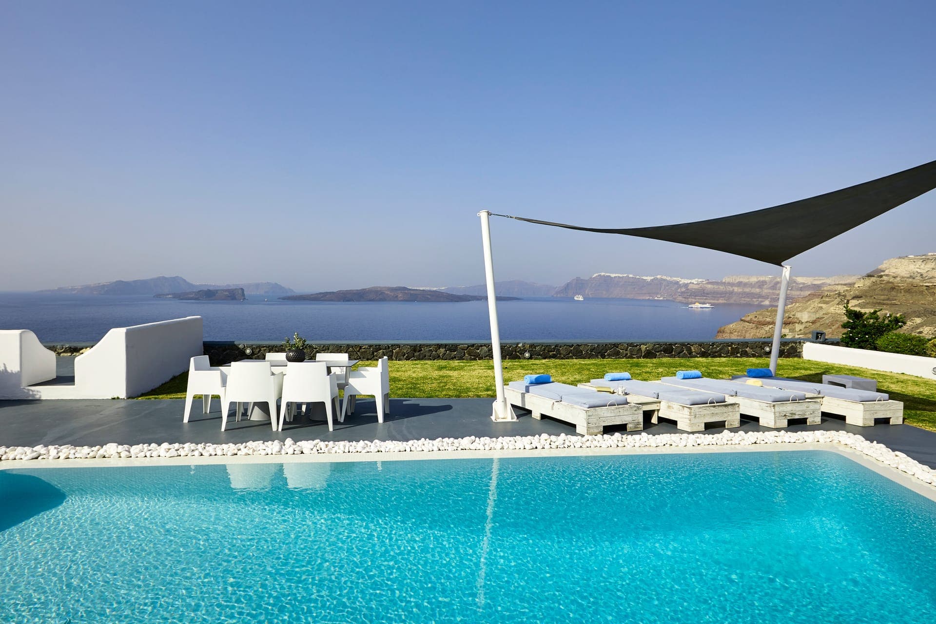 Enjoying your holidays with a breathtaking view of the famous volcano in Santorini