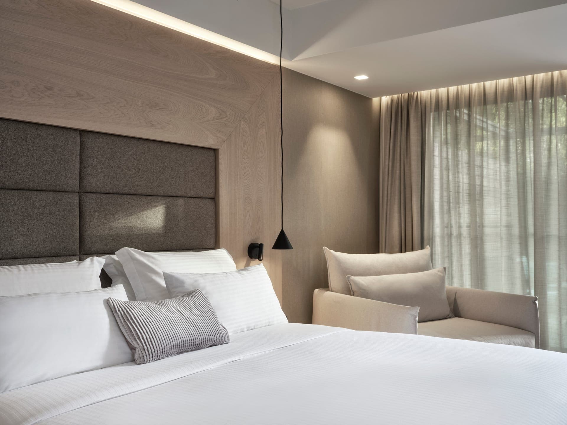 room-types-SEAVIEW-DELX-0.jpg