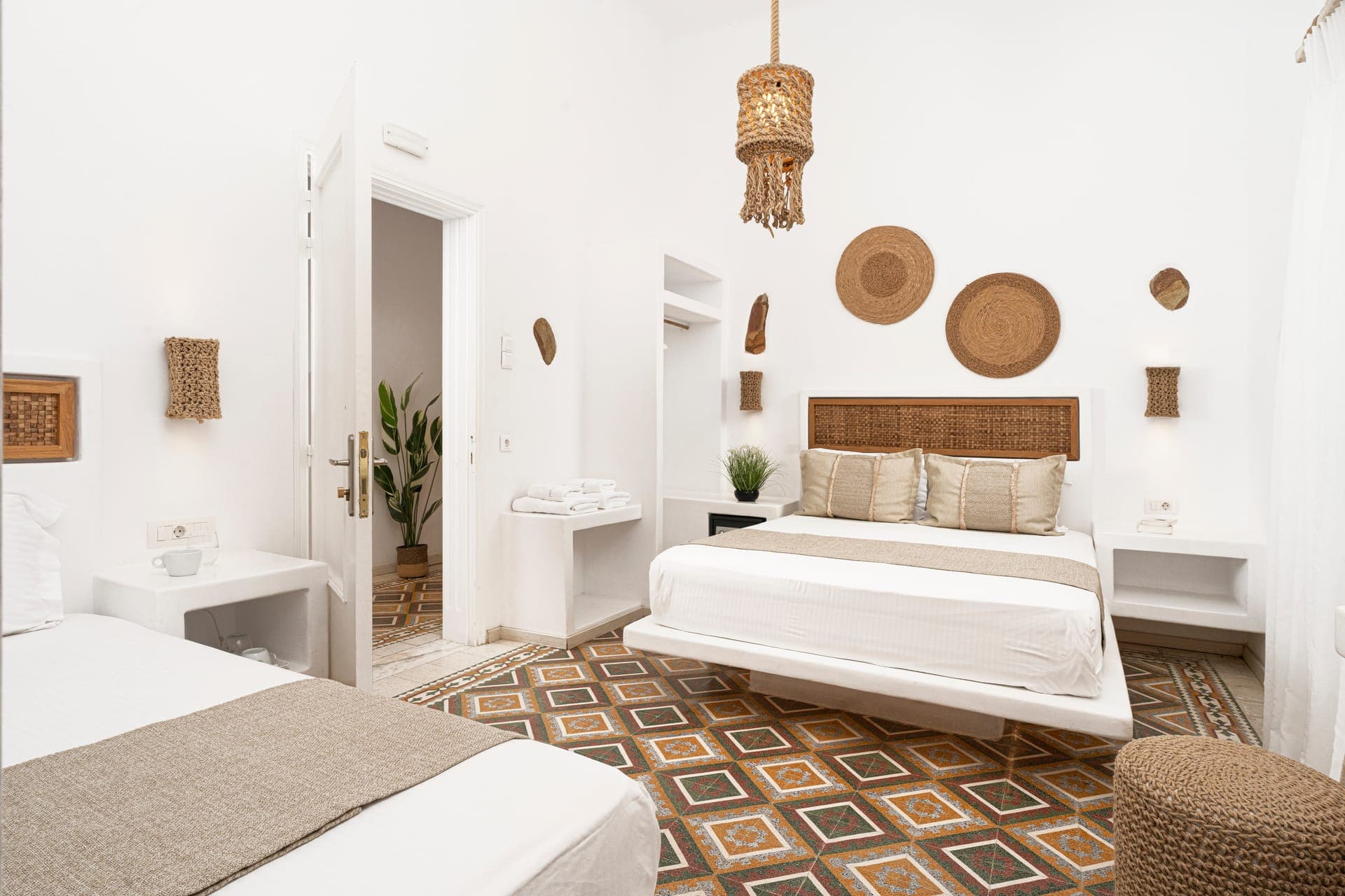 room-types-SEMIMILOS-DELUXE-0.jpg