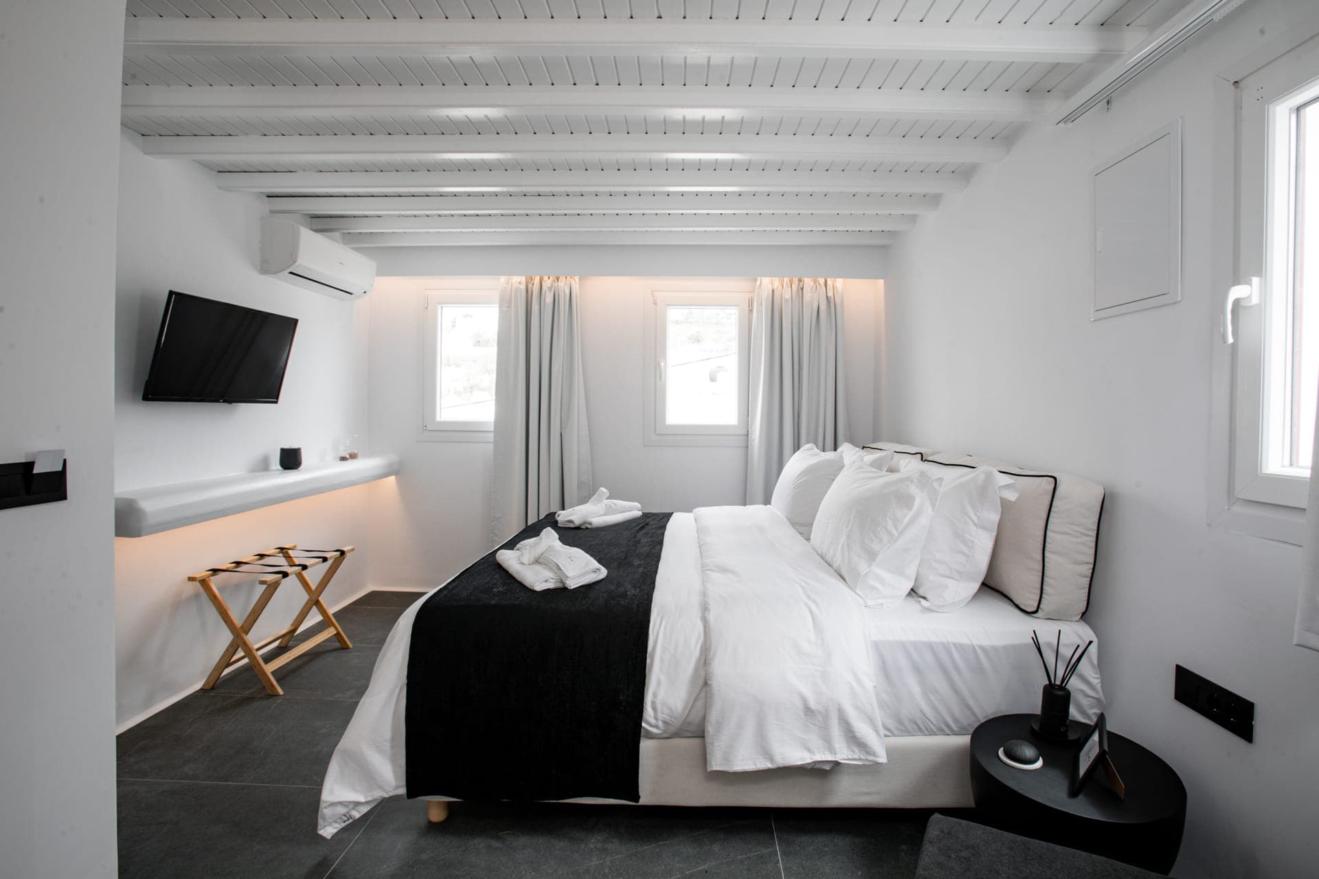 room-types-SHELUXAPTS-DELUXE-0.jpg