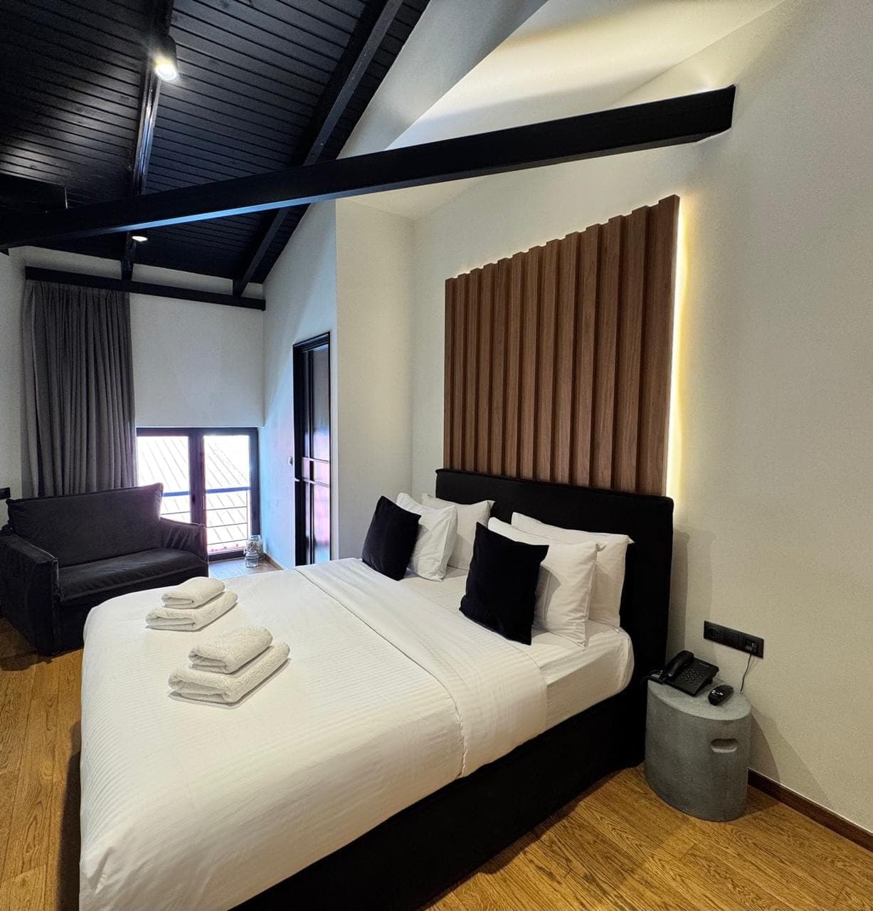 room-types-SNOB-DLXQN-0.jpg