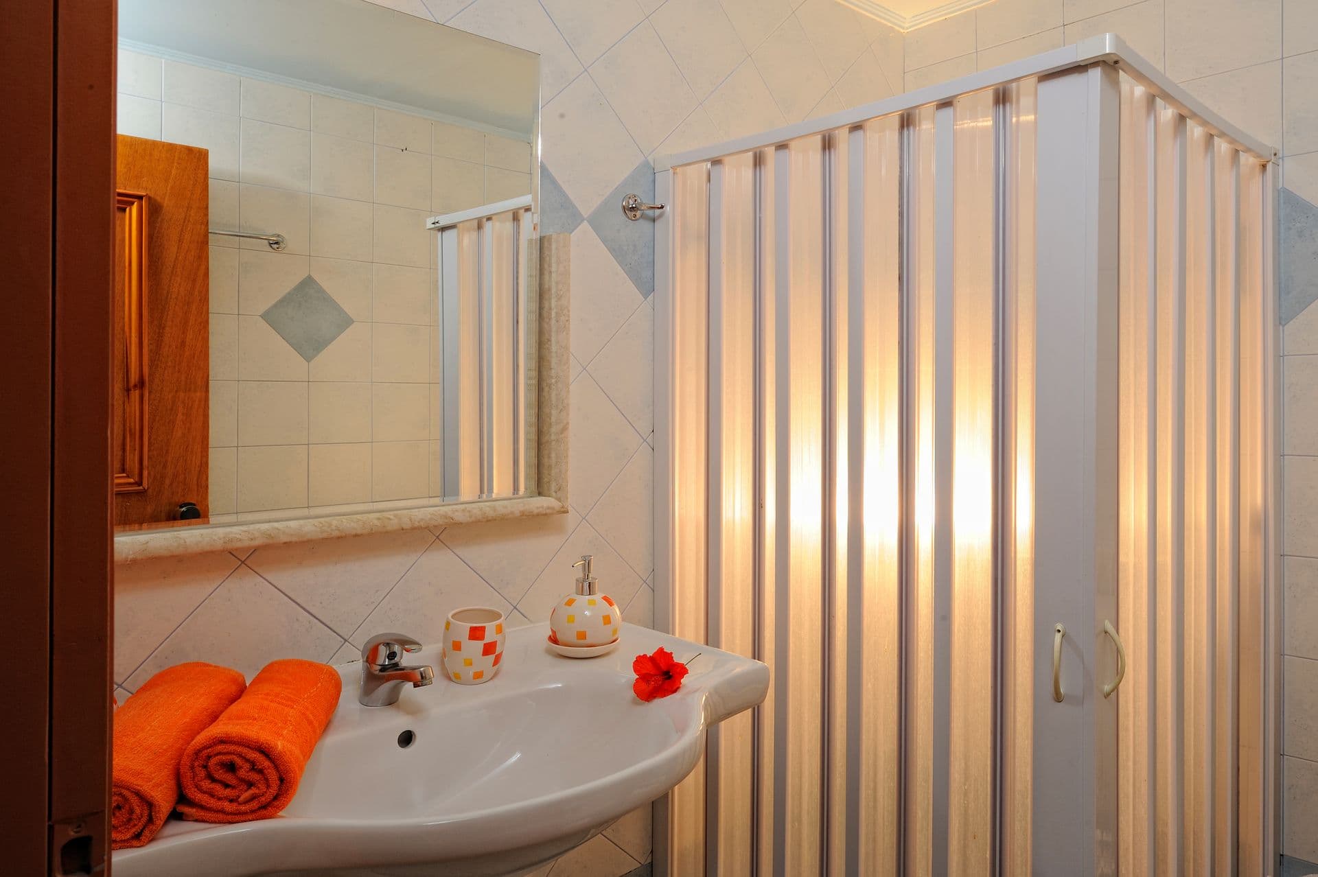 room-types-SOCRATES-BUDGET-0.jpg