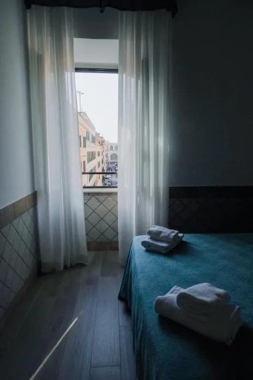 room-types-SQUAREINN-SGL-0.jpg