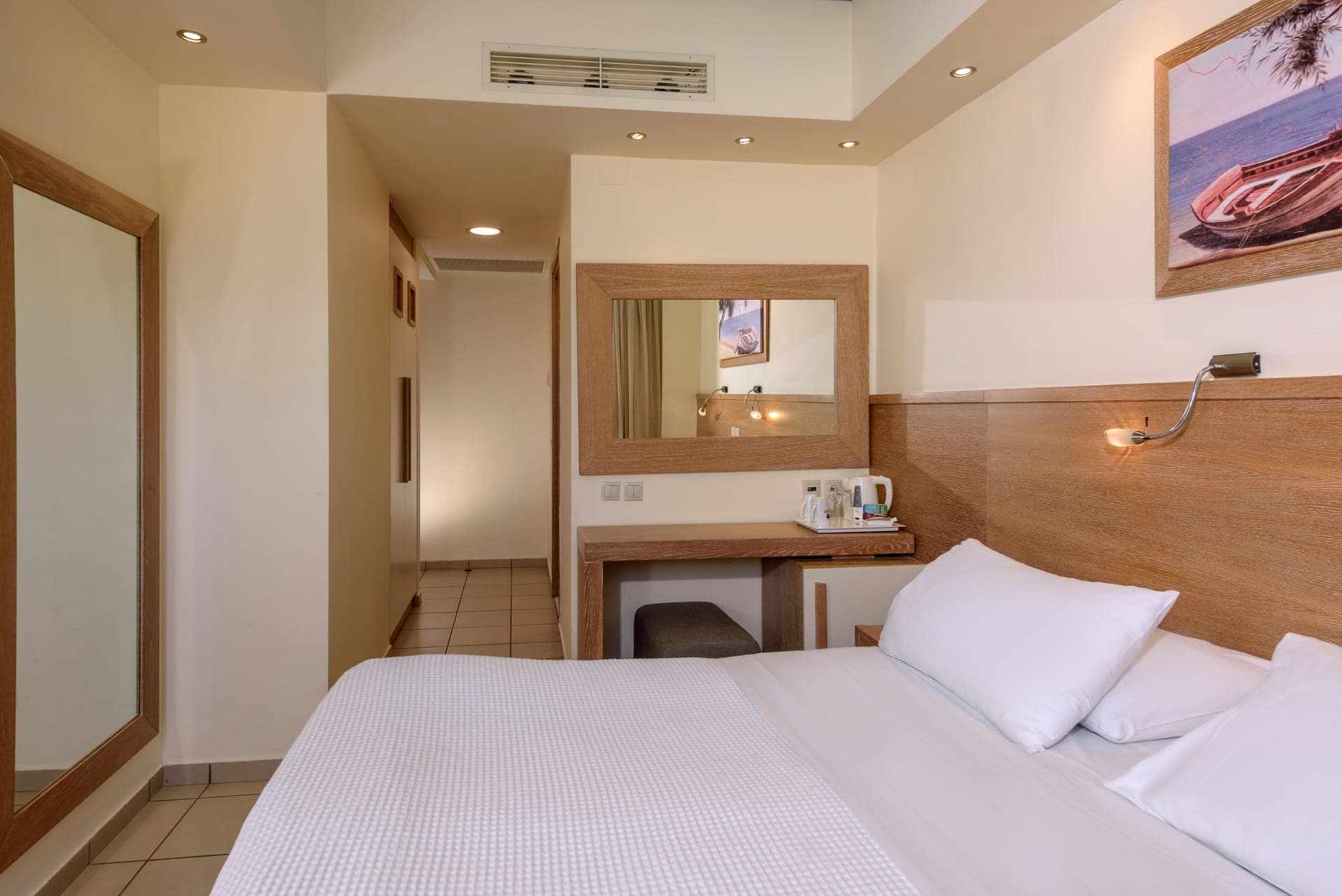 room-types-STARBEACH-SGL-0.jpg