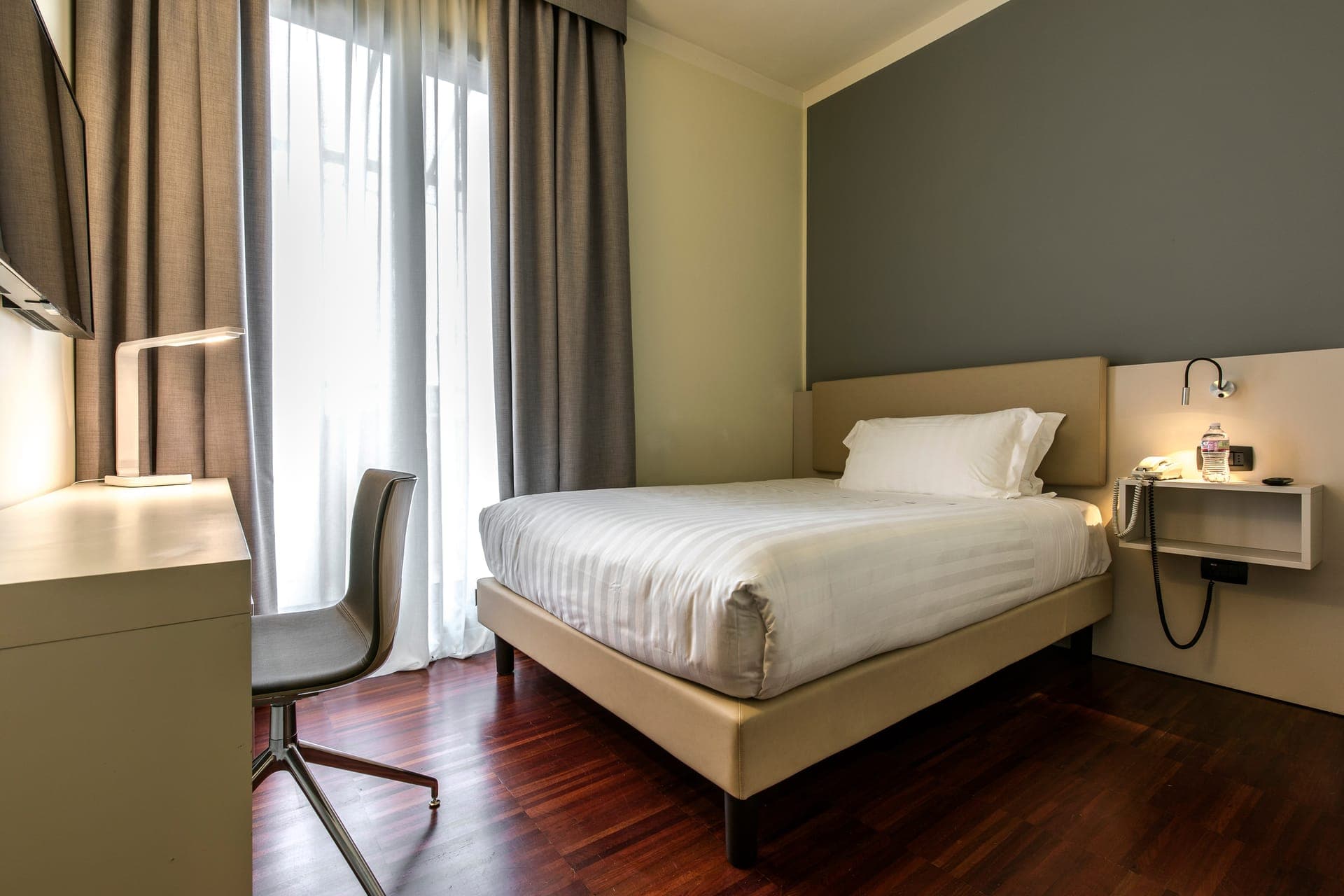 room-types-STATIONHOT-SGL-0.jpg