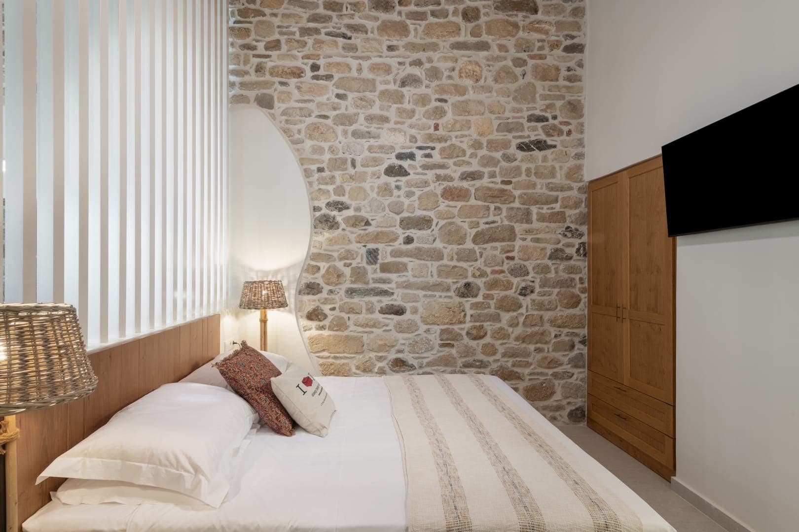 room-types-STTENCRETE-DLXFAM-0.jpg