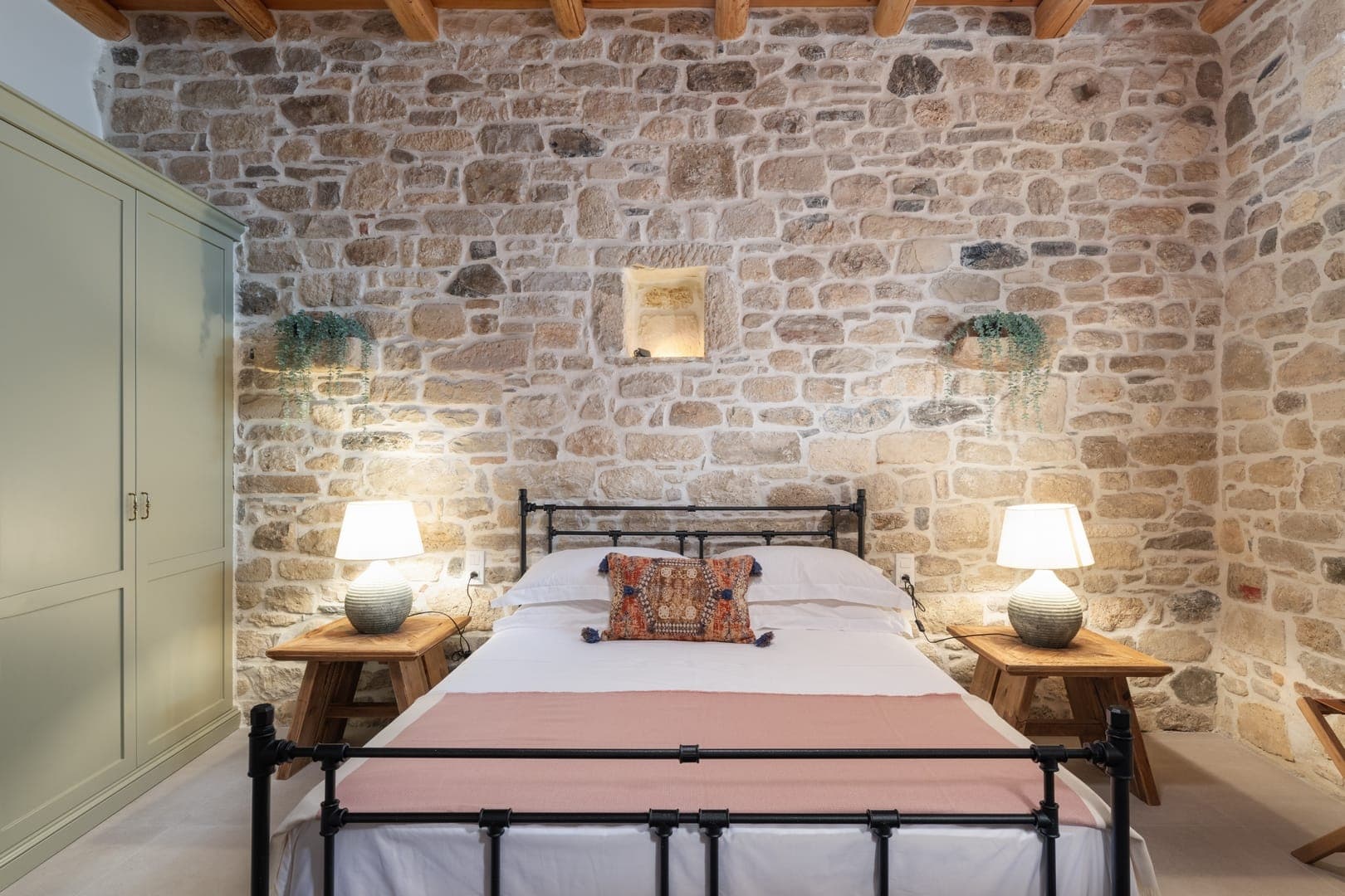 room-types-STTENCRETE-DLXPAV-0.jpg