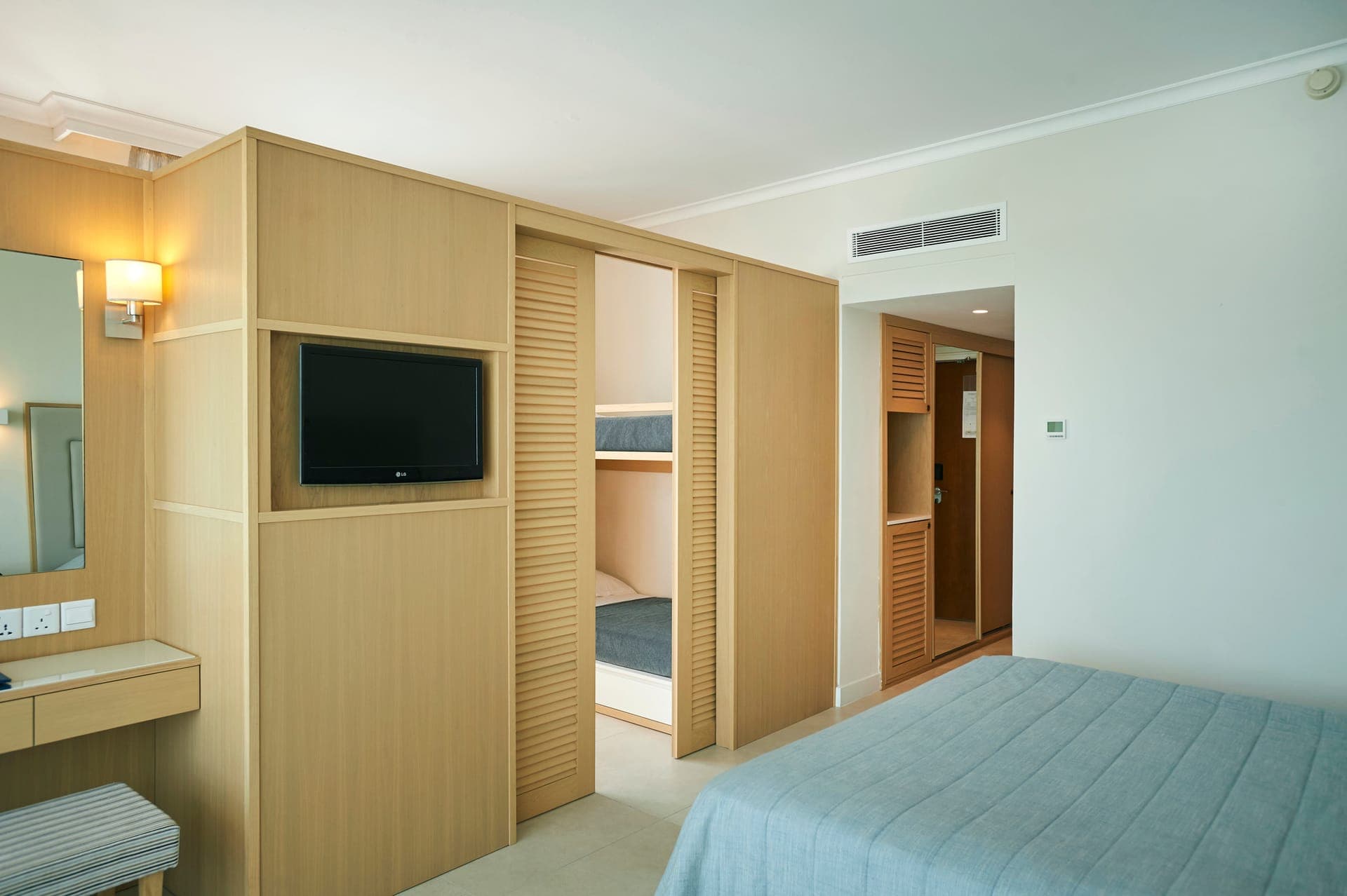 room-types-SUNRBEACH-FRSSV-0.jpg