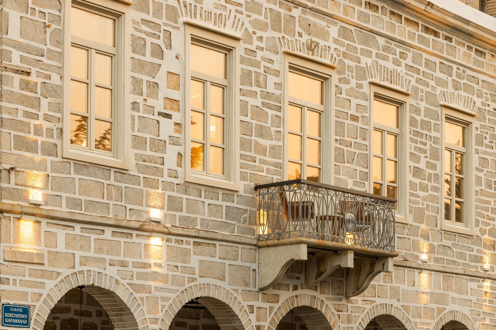 room-types-SYROSSOUL-SUITE3-0.jpg