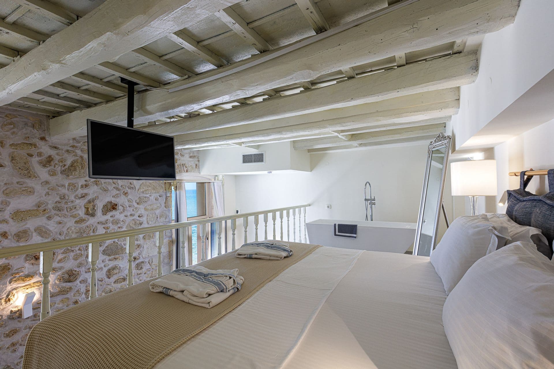 room-types-THALASSAR-SUITSS-0.jpg