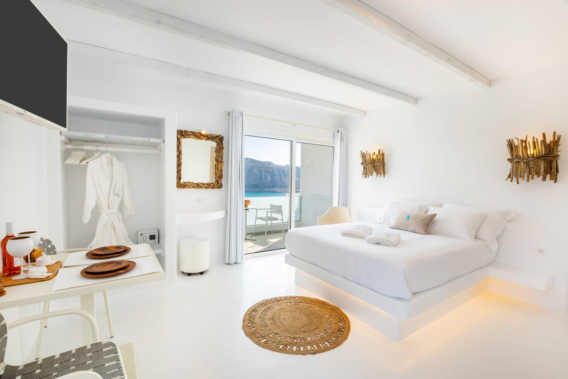 room-types-THALASSLXS-201-0.jpg