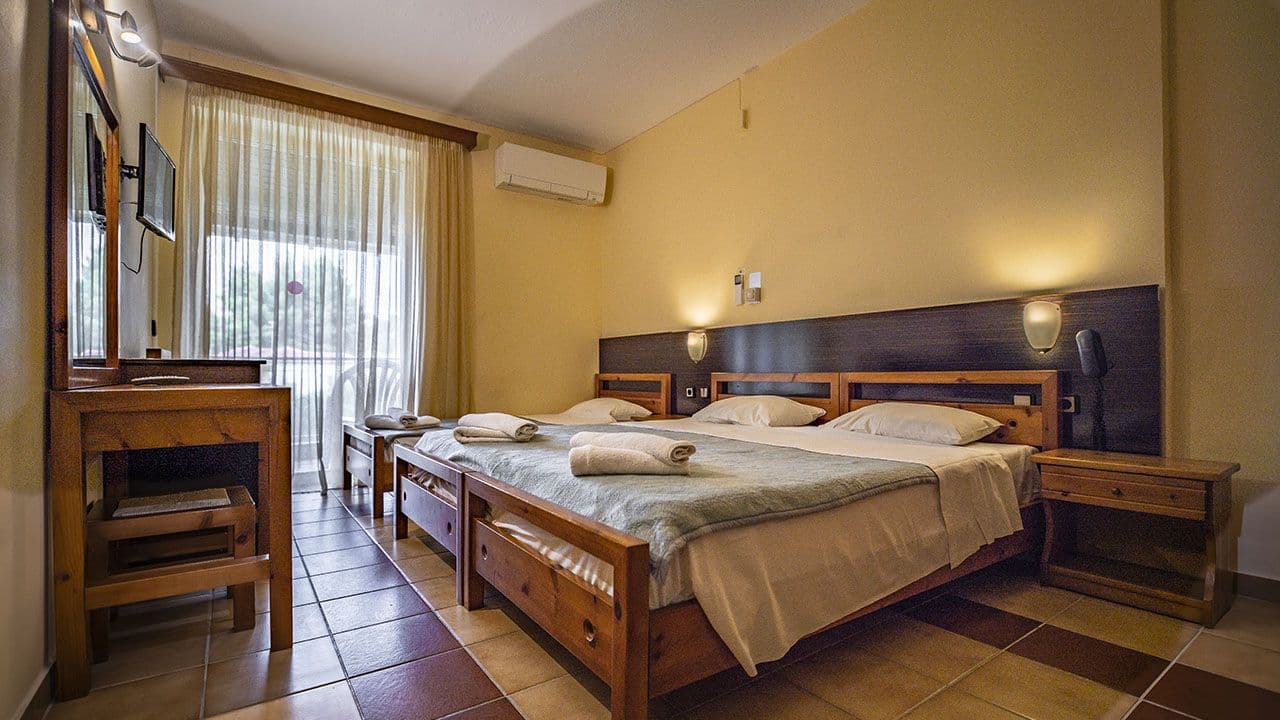 room-types-THEACH-TRIPLE-0.jpg