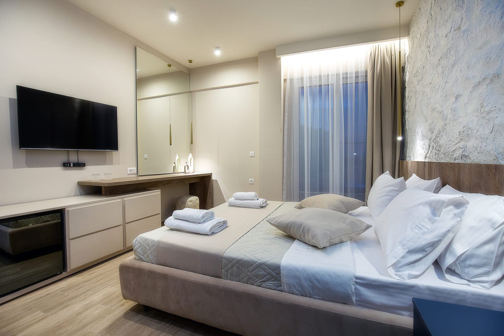 room-types-THEMINI-SUITPL-0.jpg