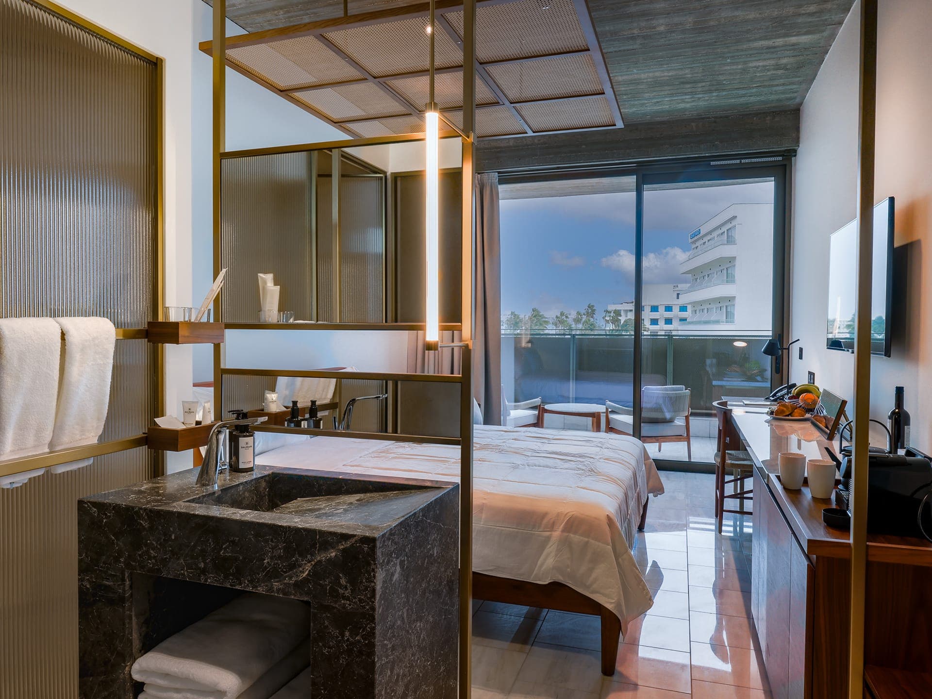 room-types-THENINES-DLX-0.jpg