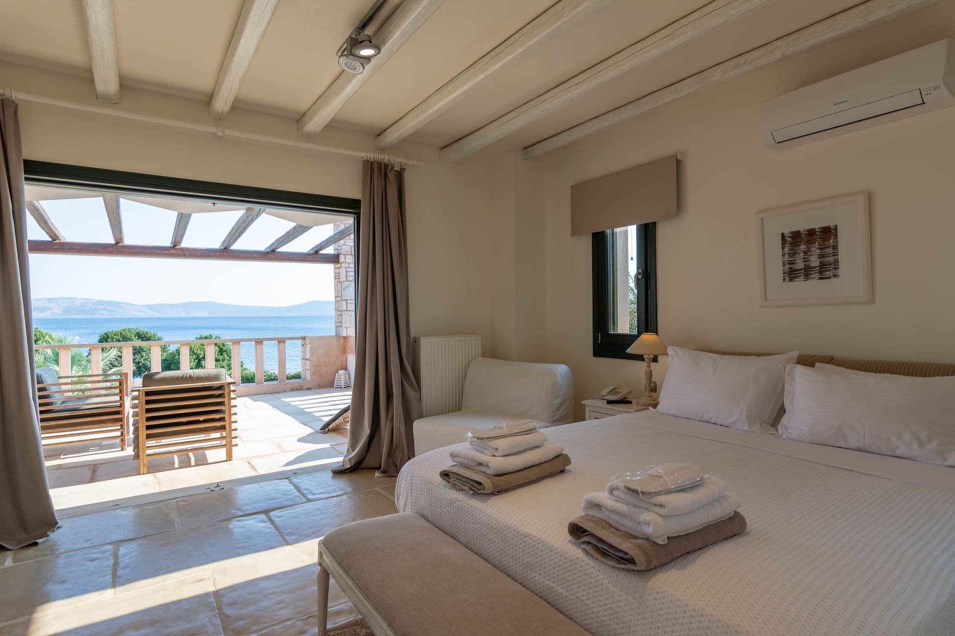 room-types-THERSEALXL-DOKOS-0.jpg