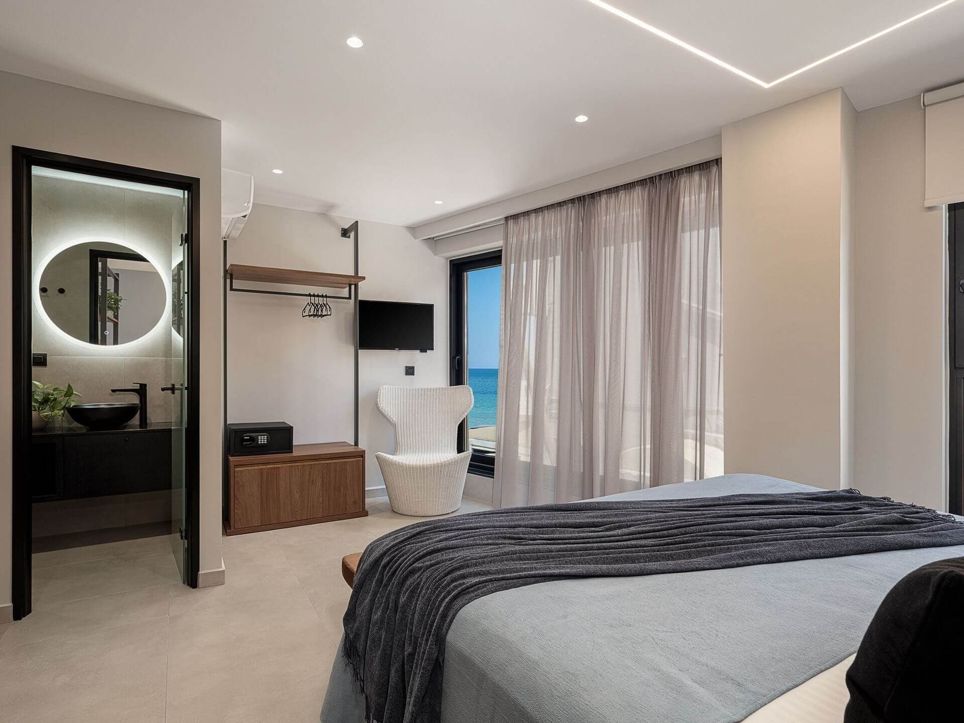 room-types-THETABTQUE-102-0.jpg