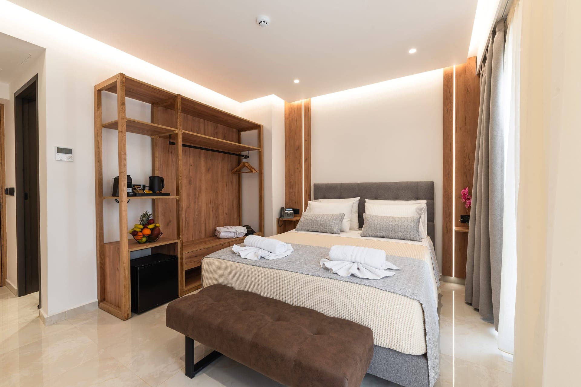 room-types-THEWINEHTL-DBLB-0.jpg