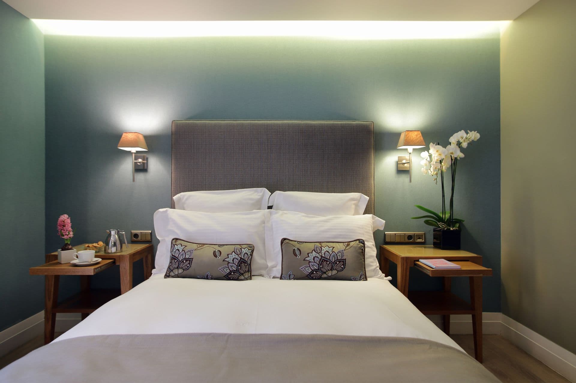 room-types-THEYHOTEL-HALLWA-0.jpg