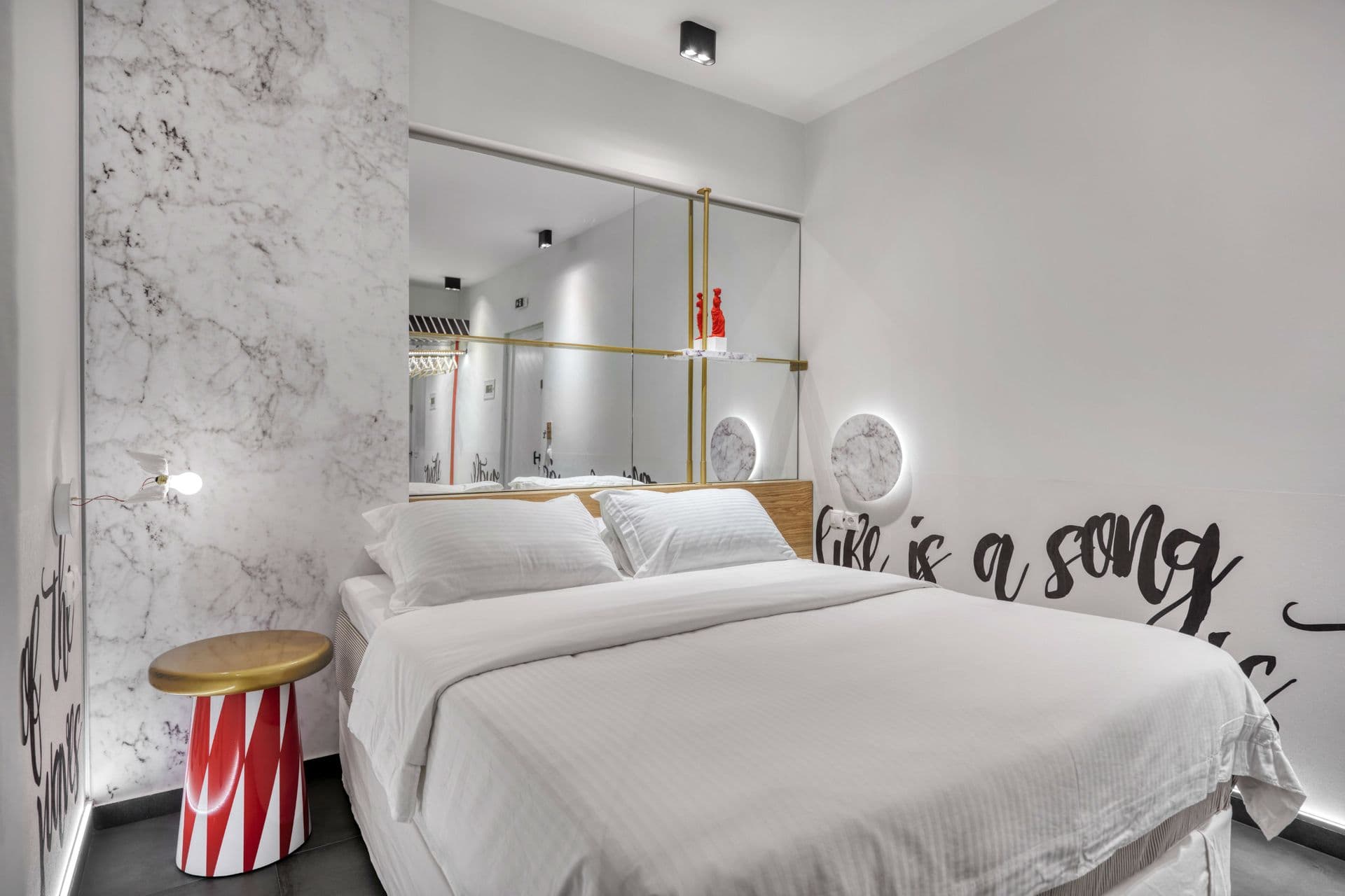 room-types-THOMAISV-STDR-0.jpg
