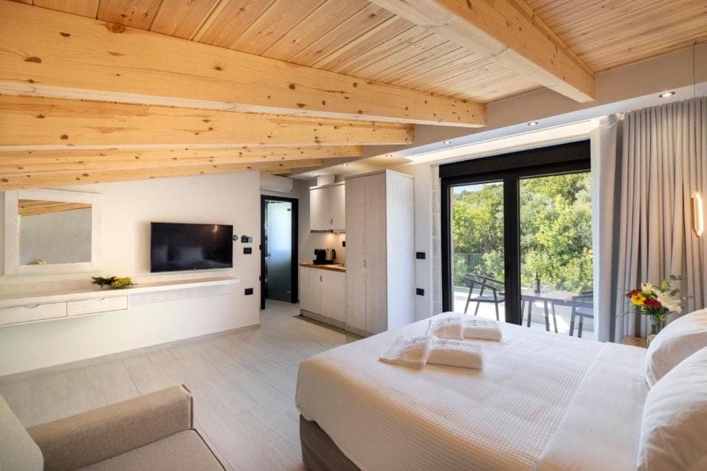 room-types-TOSKATOWER-SUPDBL-0.jpg