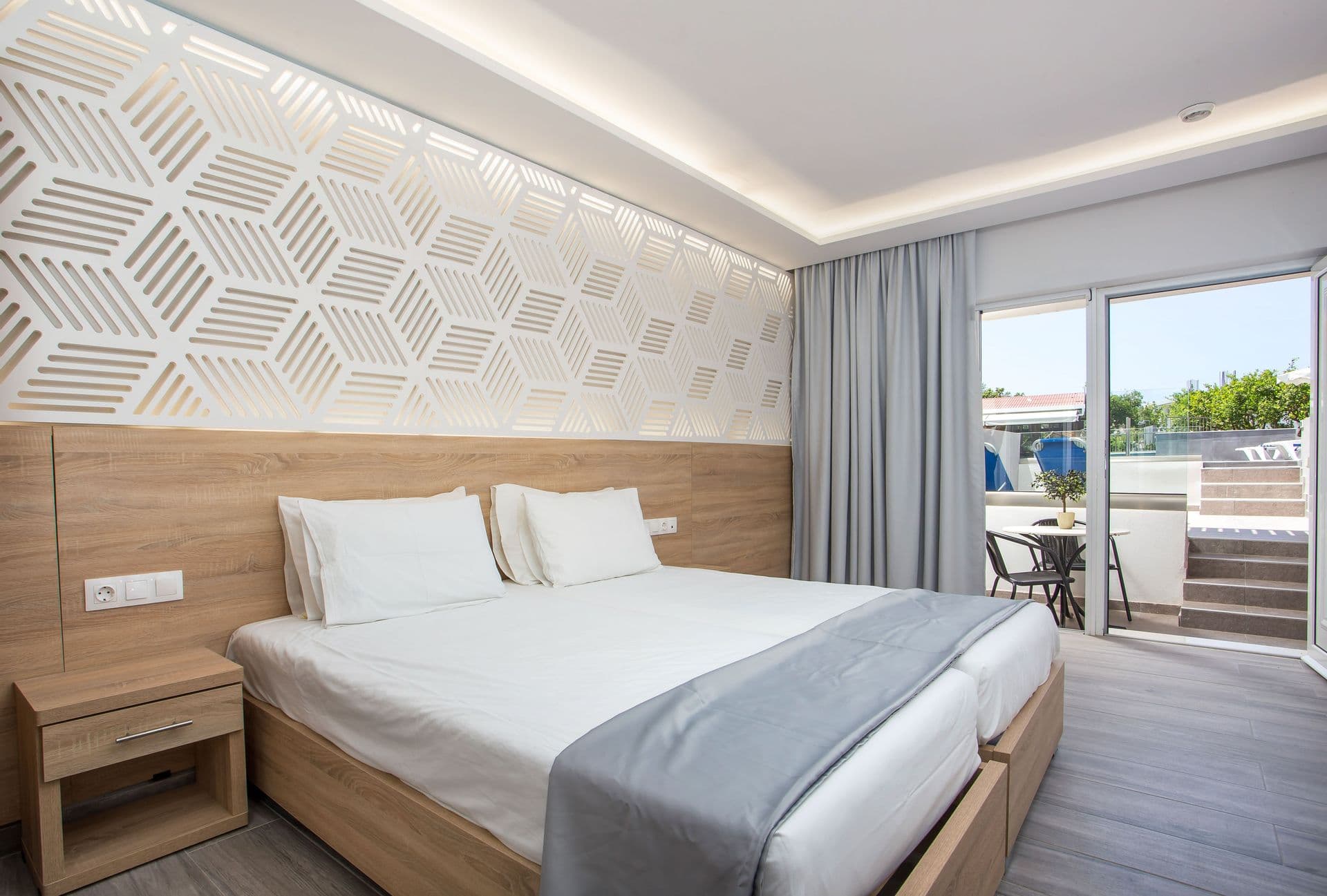 room-types-TSAMPIKA-DELUXE-0.jpg