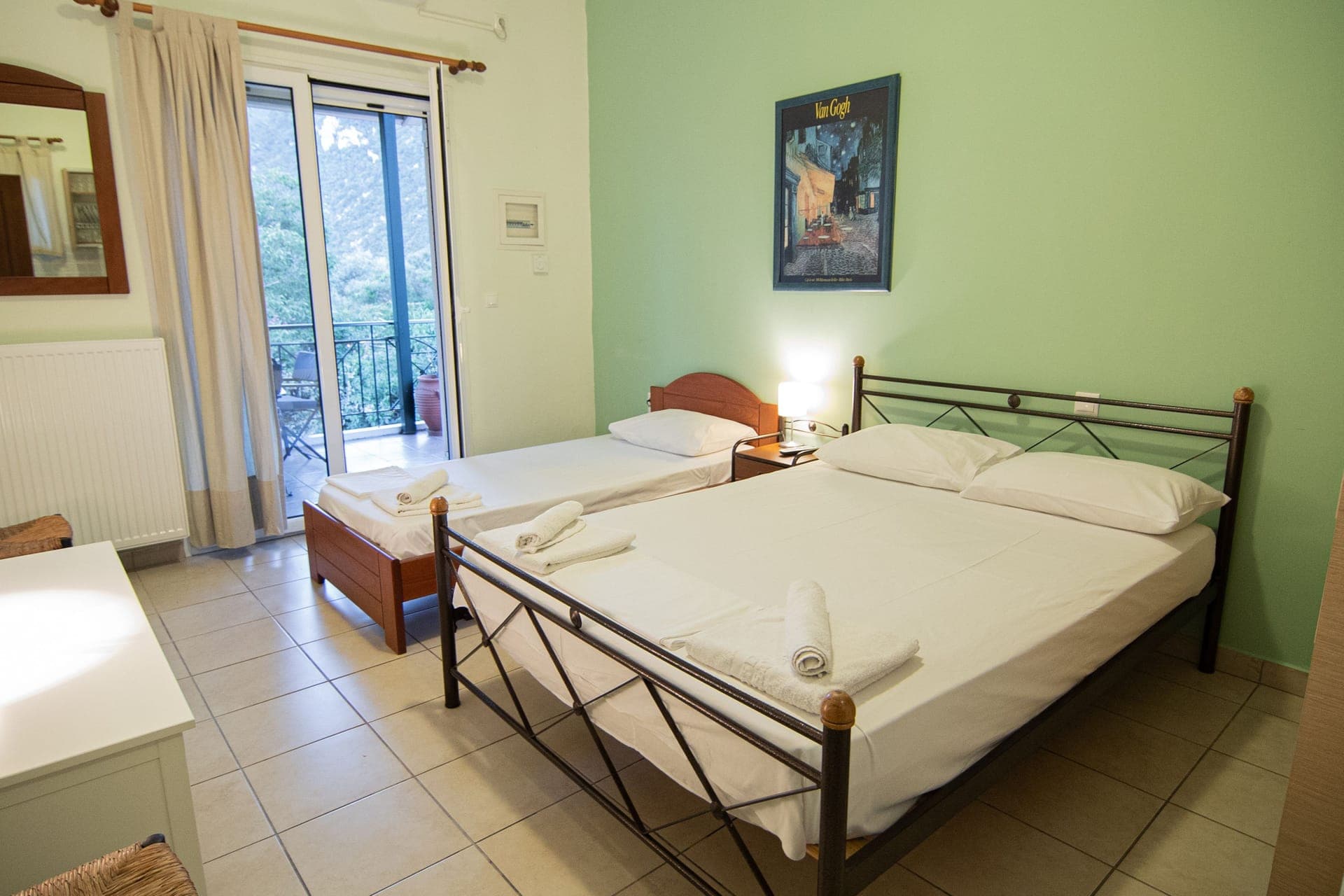 room-types-TSERTOS-TRIPLE-0.jpg