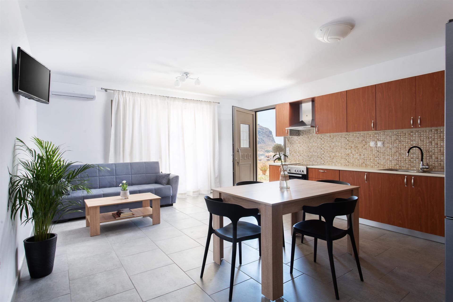 Suite #4