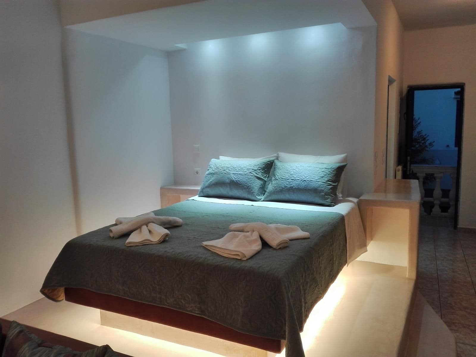 room-types-TZAMAROS-SUPFOU-0.jpg
