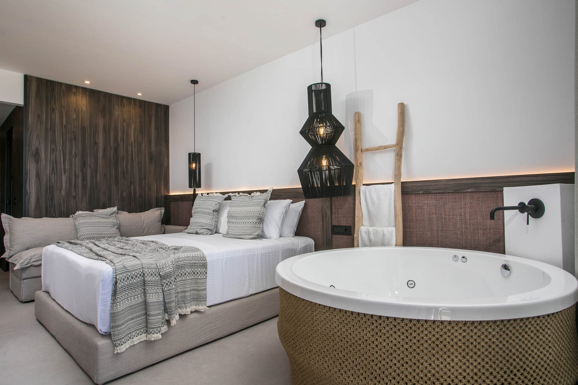 room-types-VANIKSUITE-SUIJZZ-0.jpg