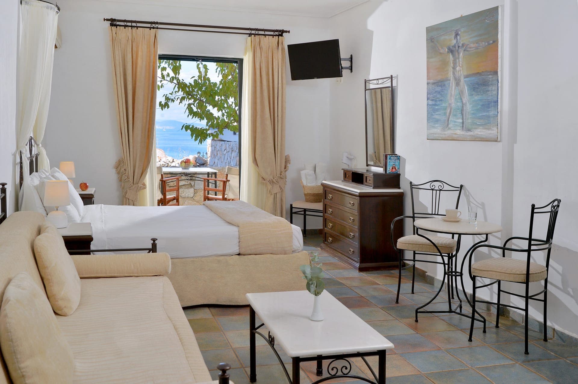 room-types-VASILARAS-SUITE-0.jpg