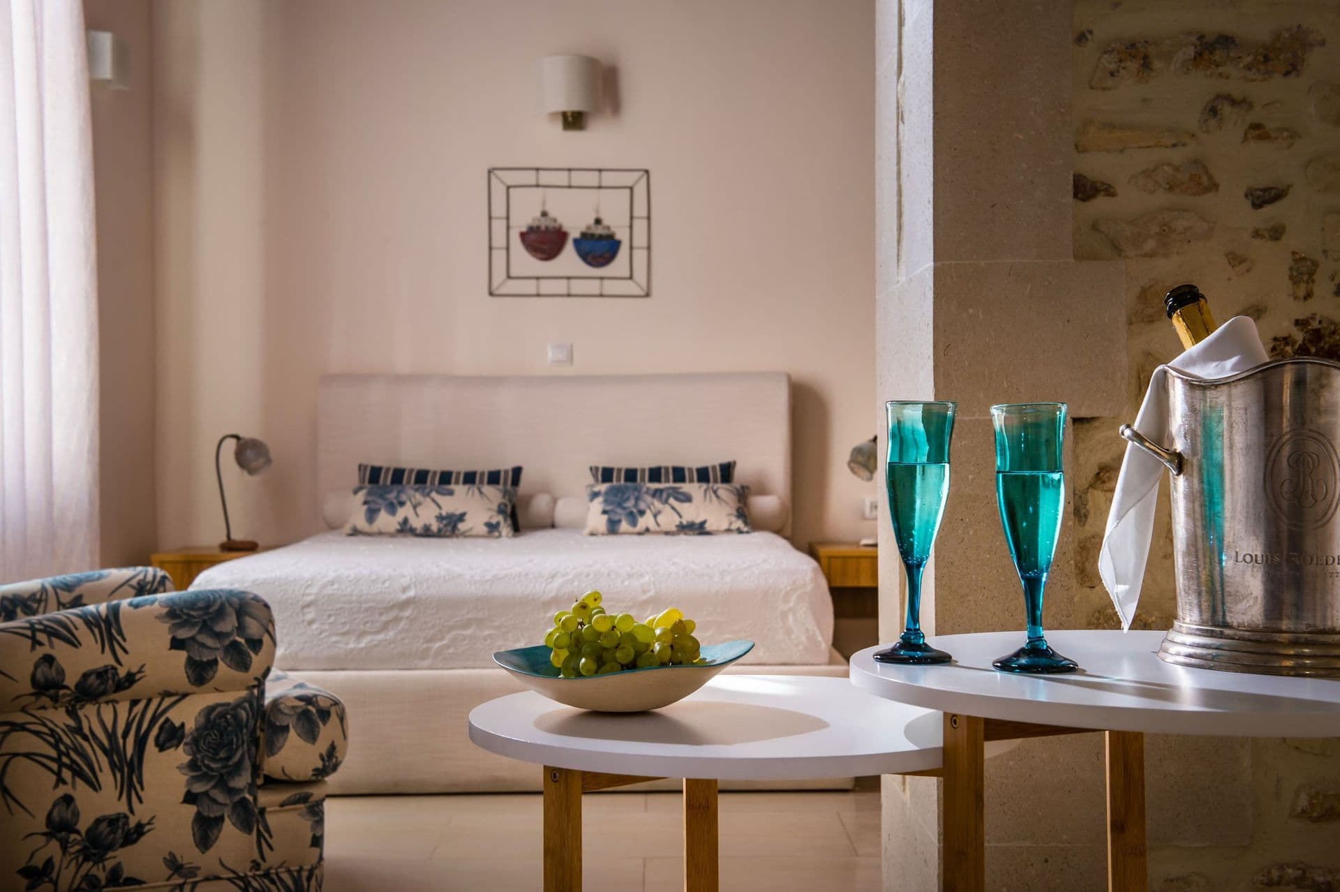 room-types-VENETORETH-DELUXE-0.jpg