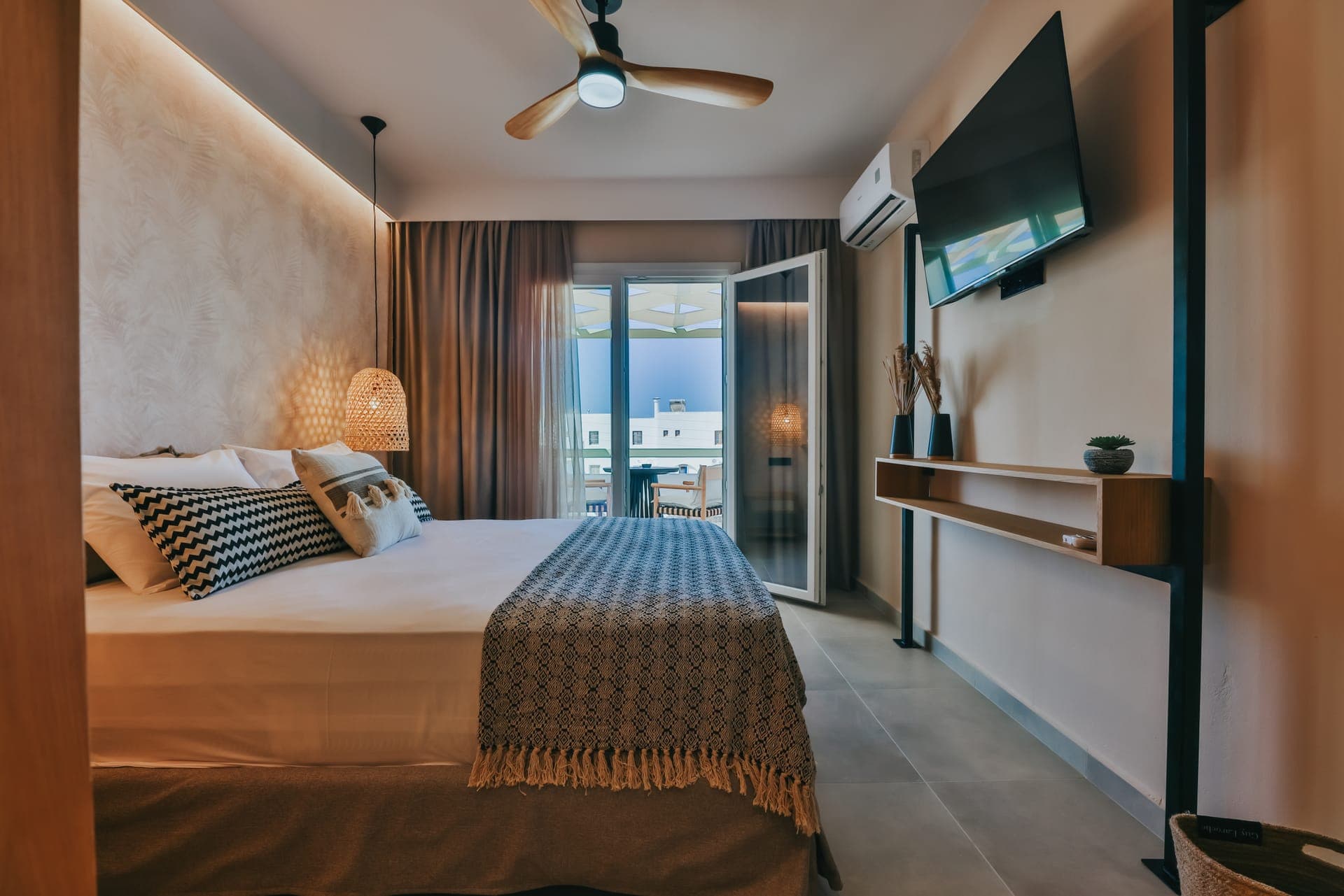 room-types-VERANDA-SUVIEW-0.jpg