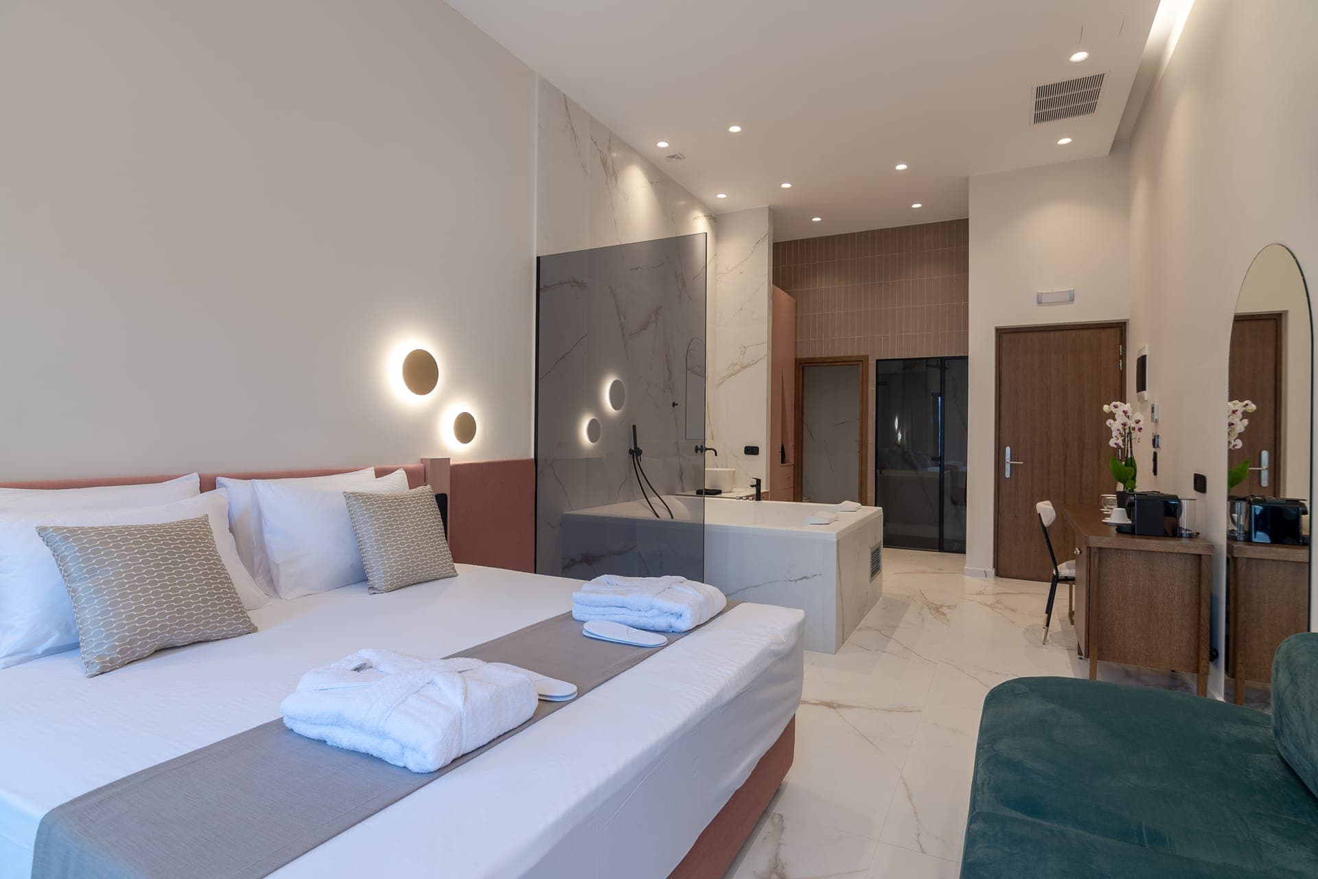 room-types-VILLALEFKO-DELUXE-0.jpg