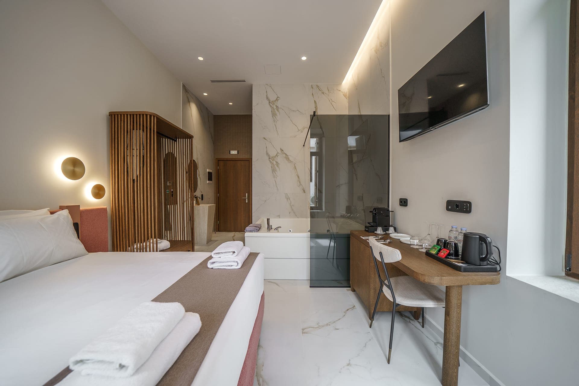 room-types-VILLALEFKO-QUEEN-0.jpg