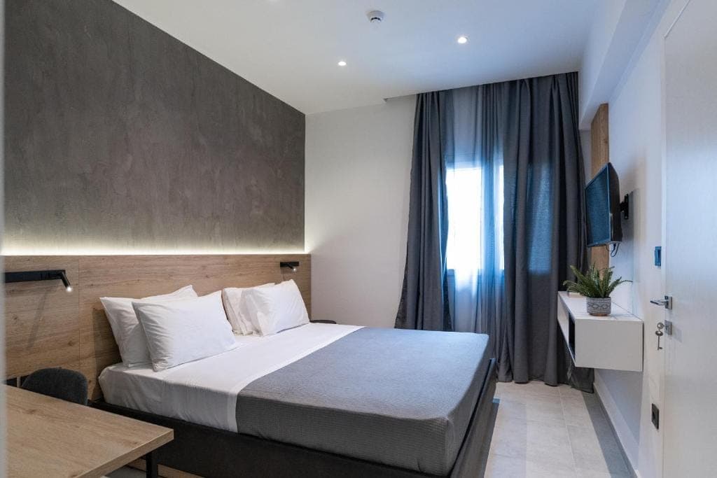 room-types-WHITE9-DLXDBL-0.jpg