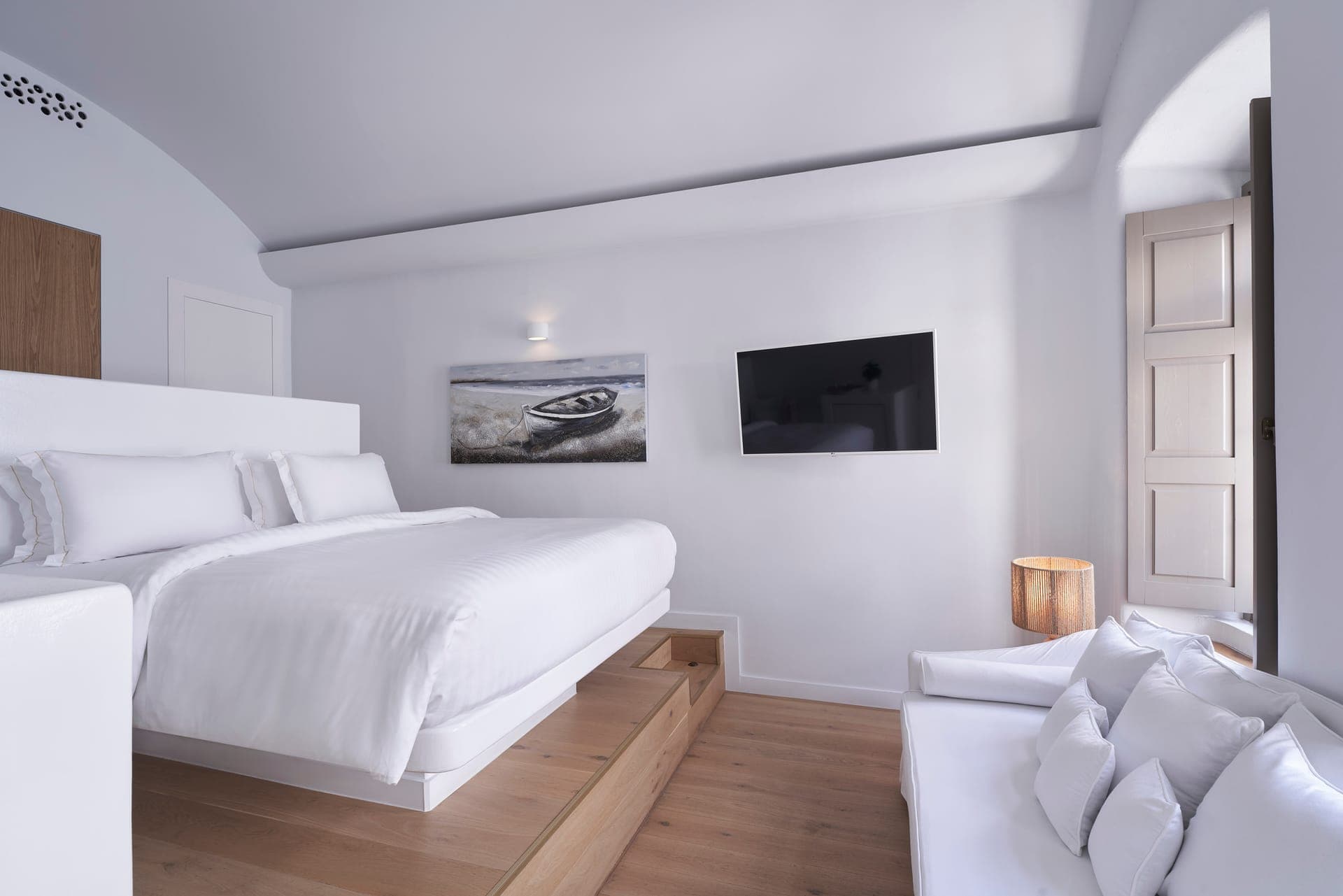 room-types-WHITESAND-SUITE1-0.jpg