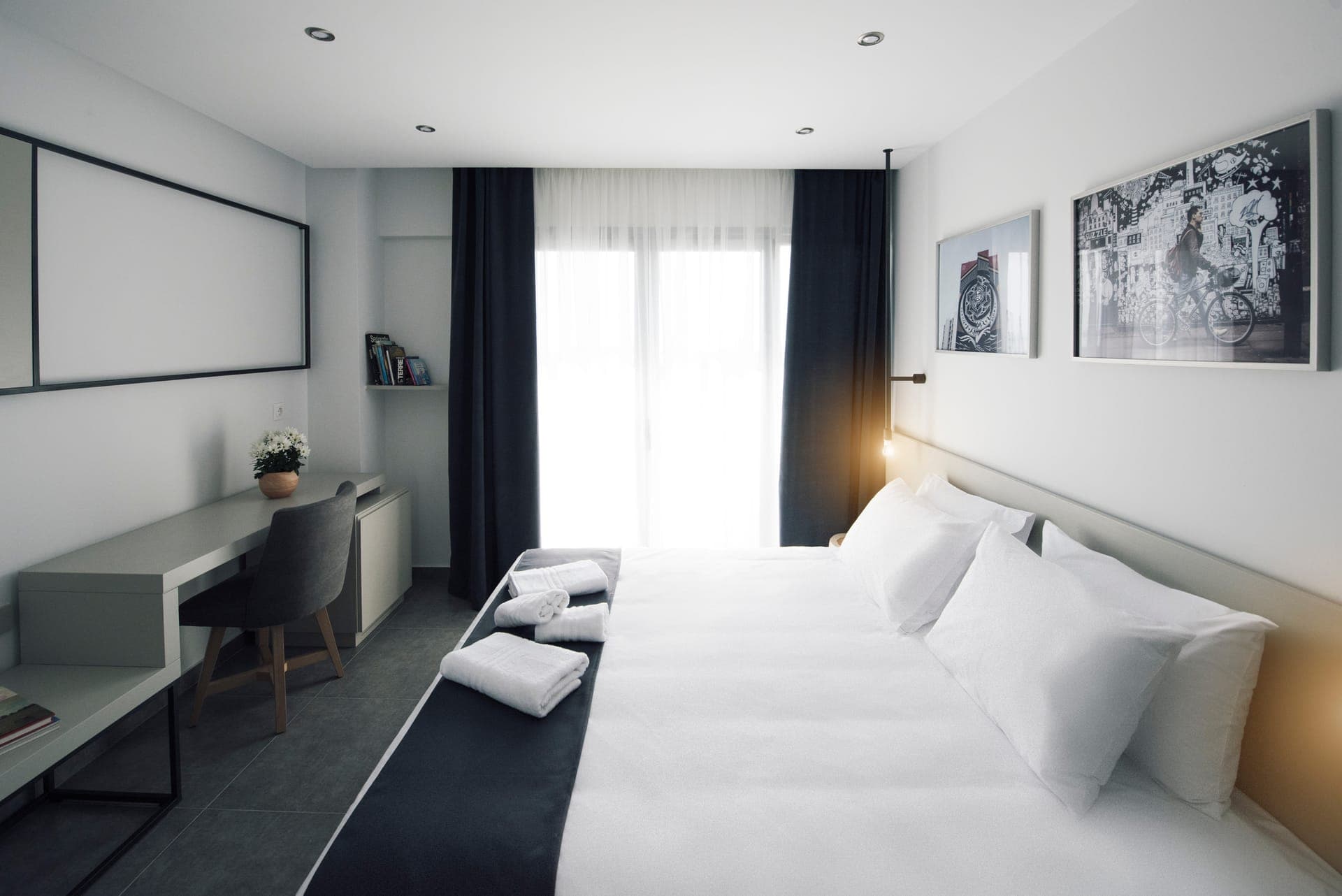 room-types-WHLUXURYRM-DLXDBL-0.jpg