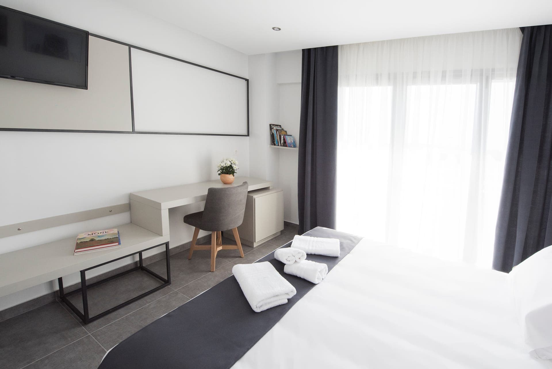 room-types-WHLUXURYRM-DLXDSV-0.jpg