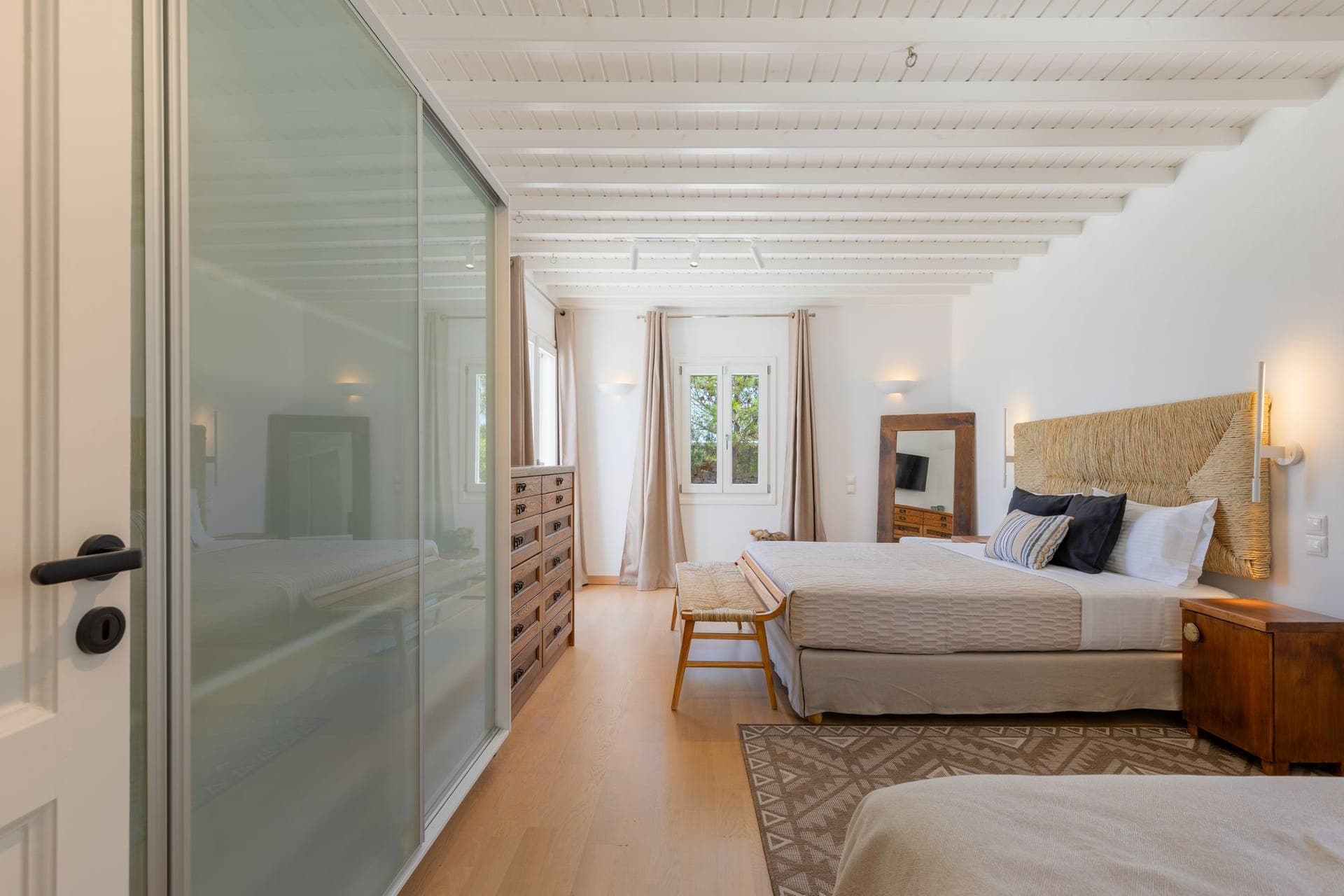 room-types-WLMYCONIAN-DELUXE-0.jpg