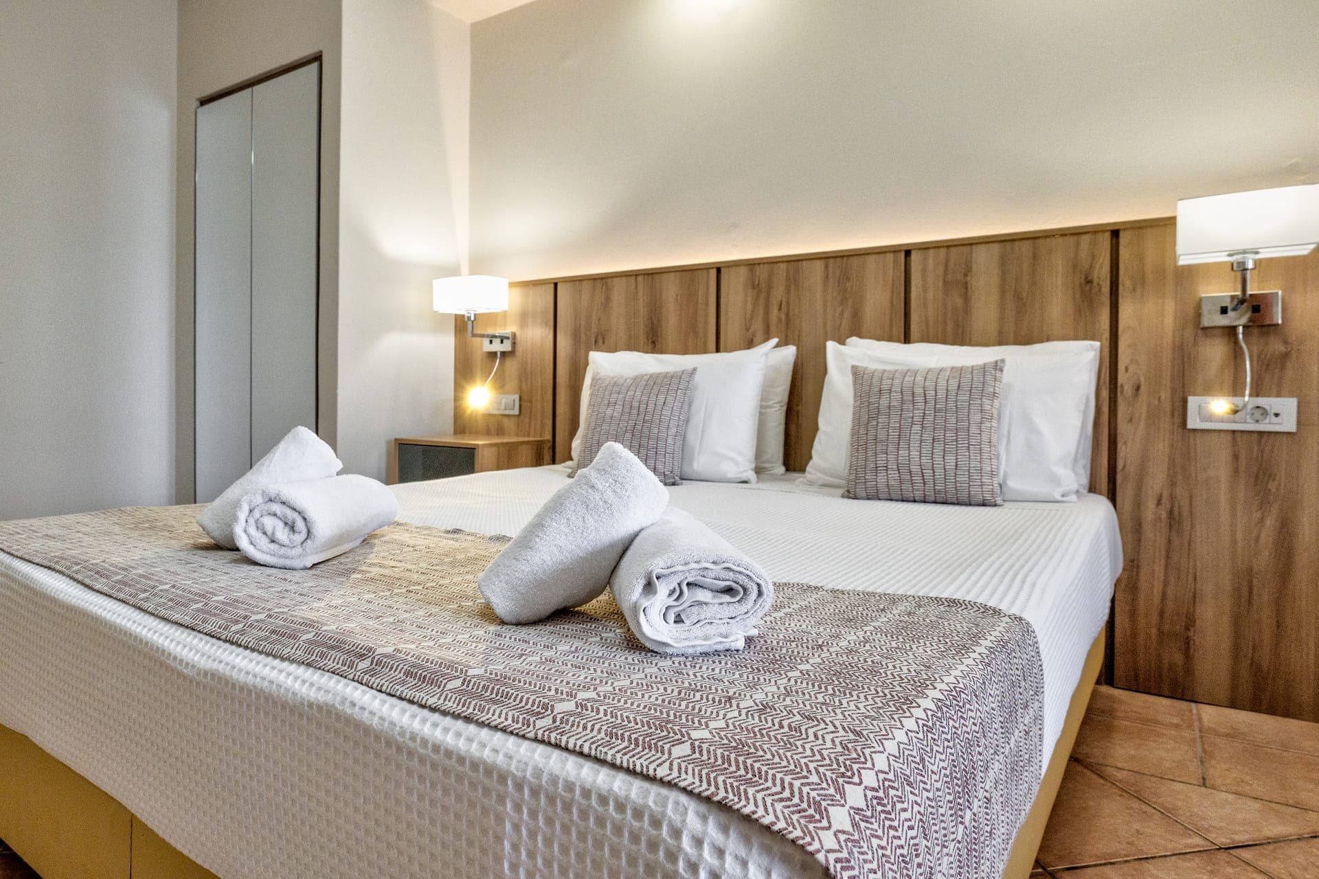 room-types-WOPRLAGANA-SUPDBL-0.jpg