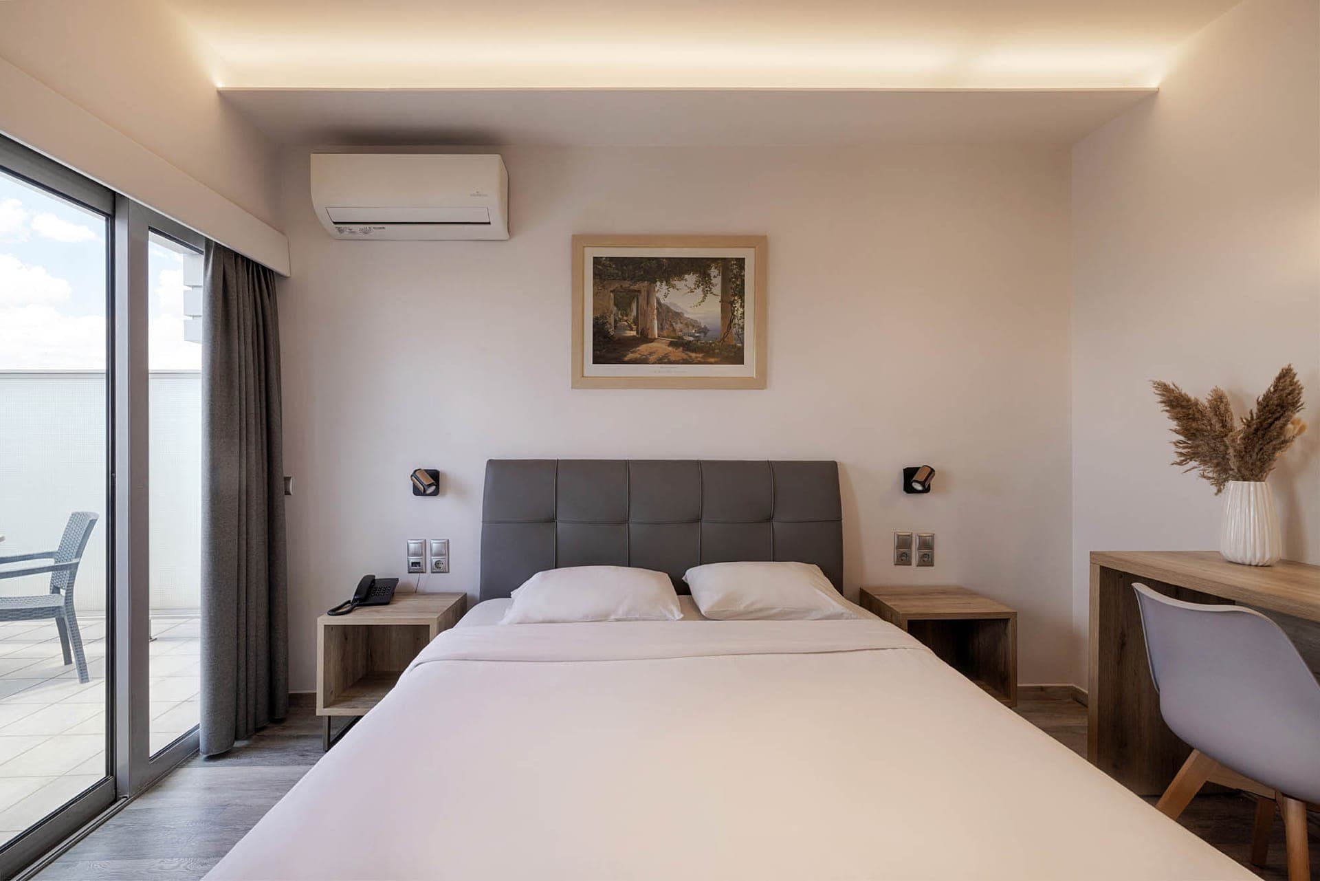 room-types-XENATHENS-SUITE-0.jpg