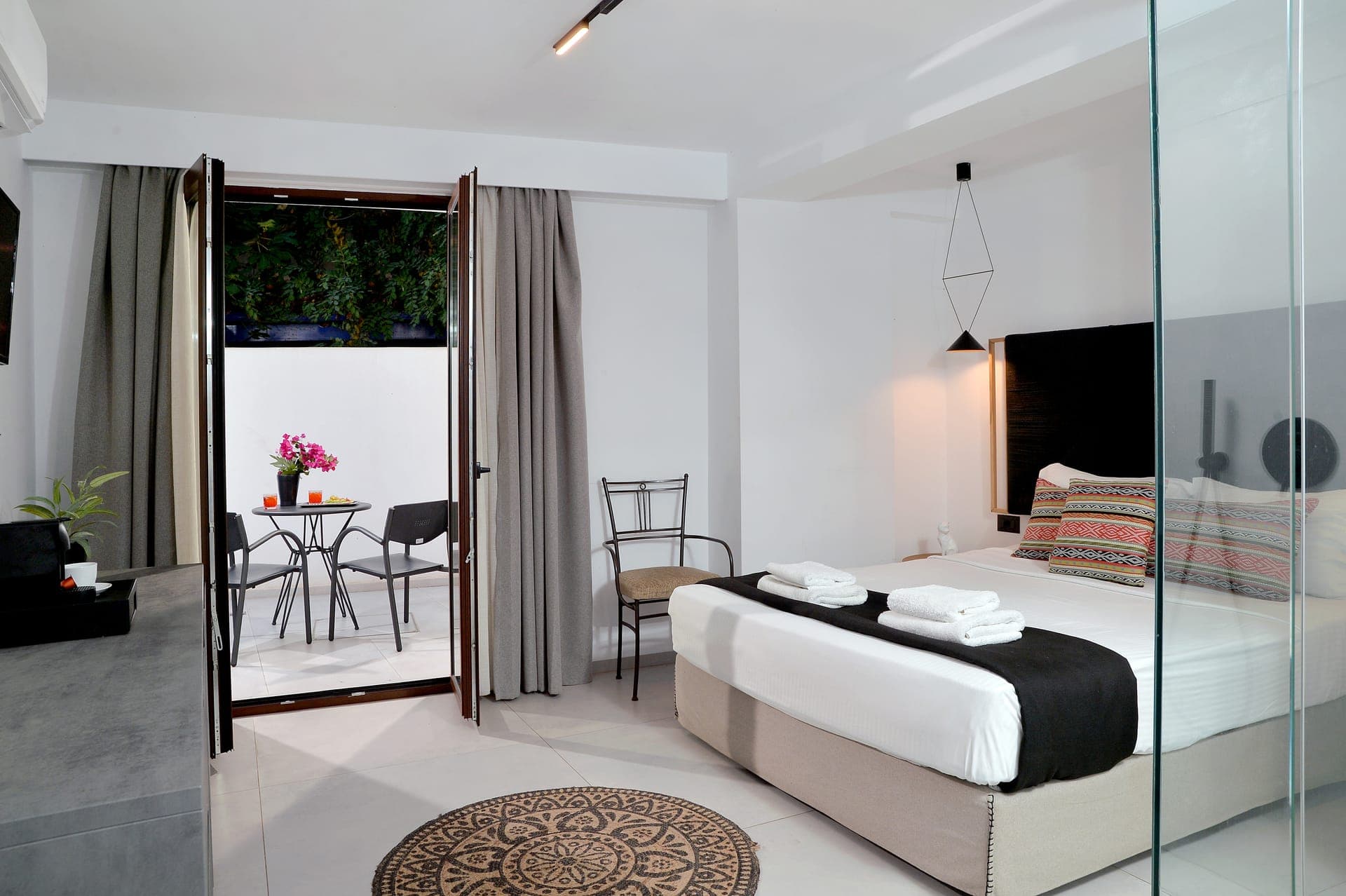 room-types-YIANNA-DLX-0.jpg