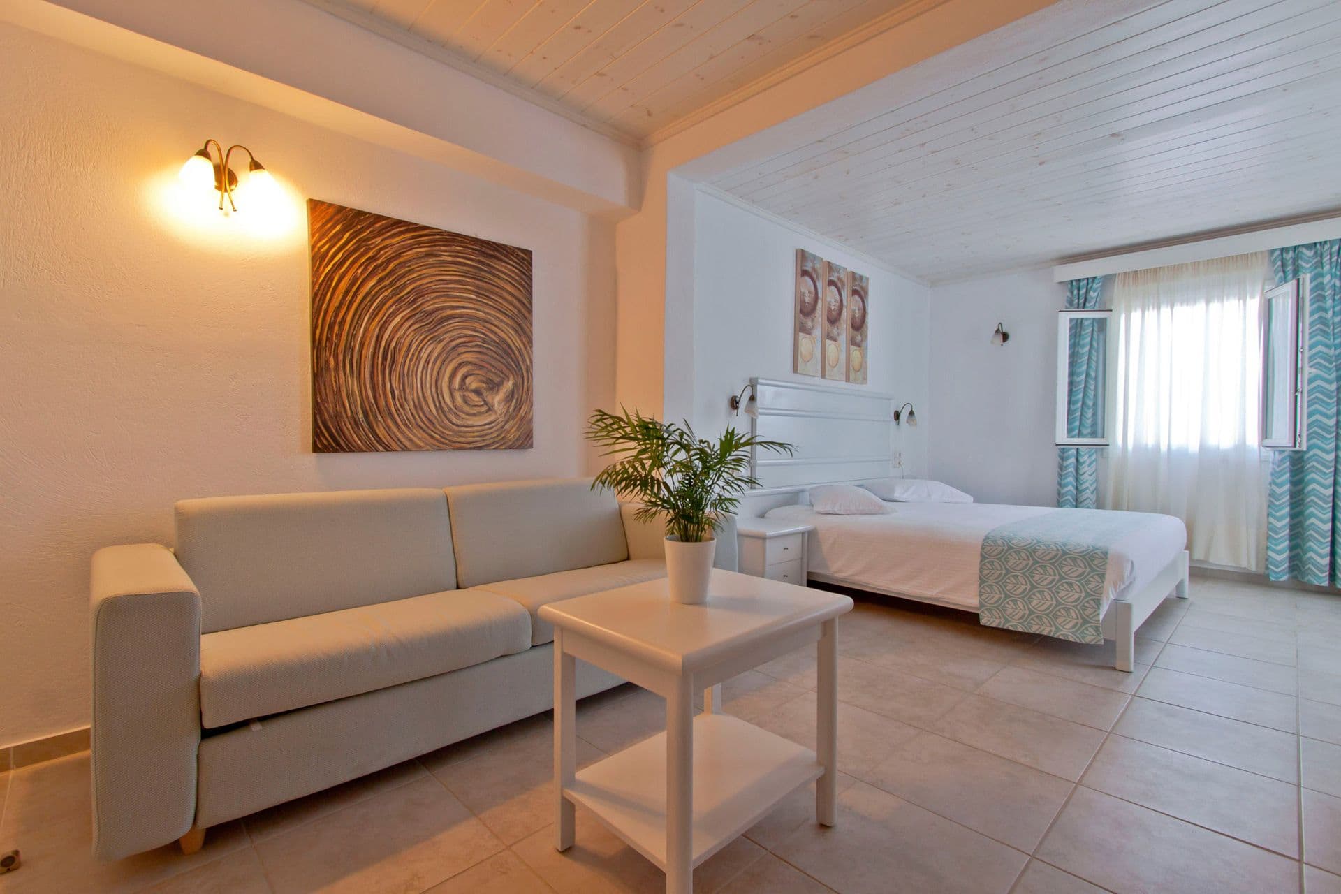 room-types-YIANNAKI-SUITE-0.jpg